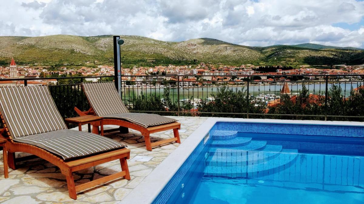 Three-Bedroom Apartment with Terrace and Sea View