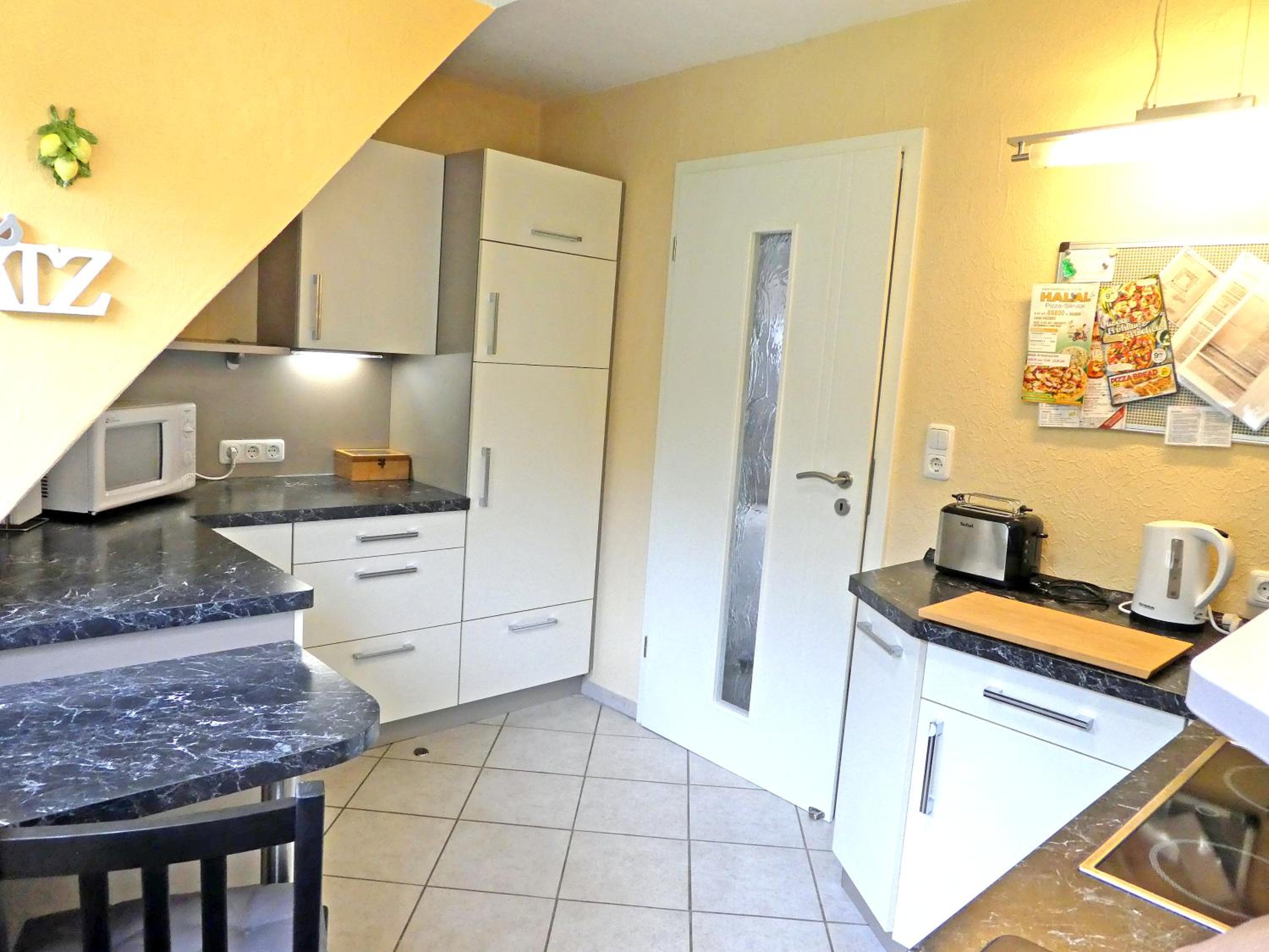 Apartment with Balcony - Photo 5