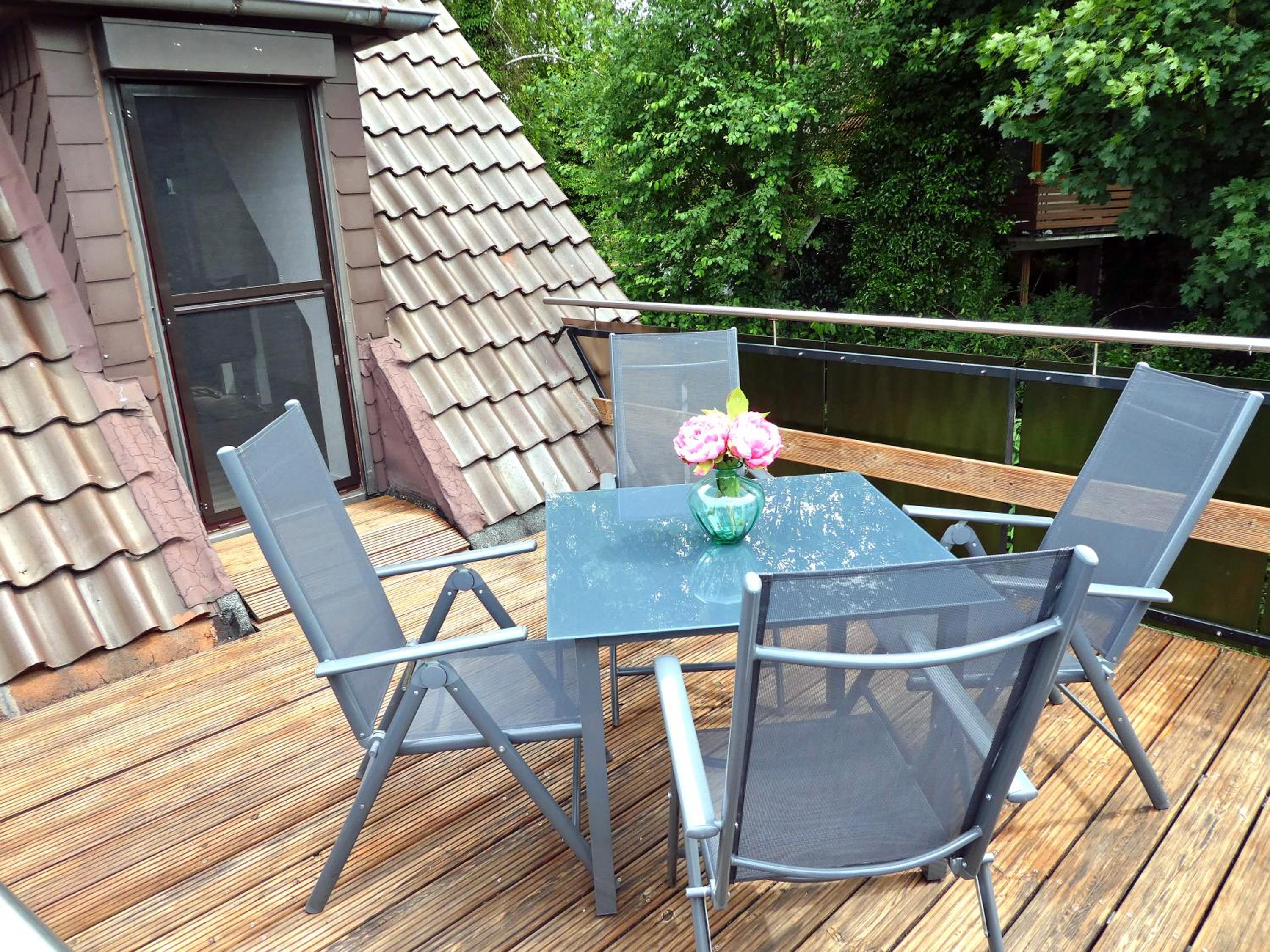 Apartment with Balcony - Photo 6