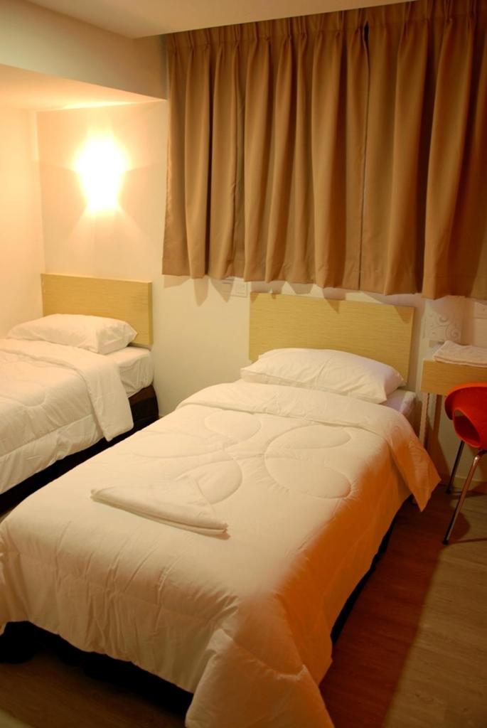 Deluxe Twin Room - Photo 2