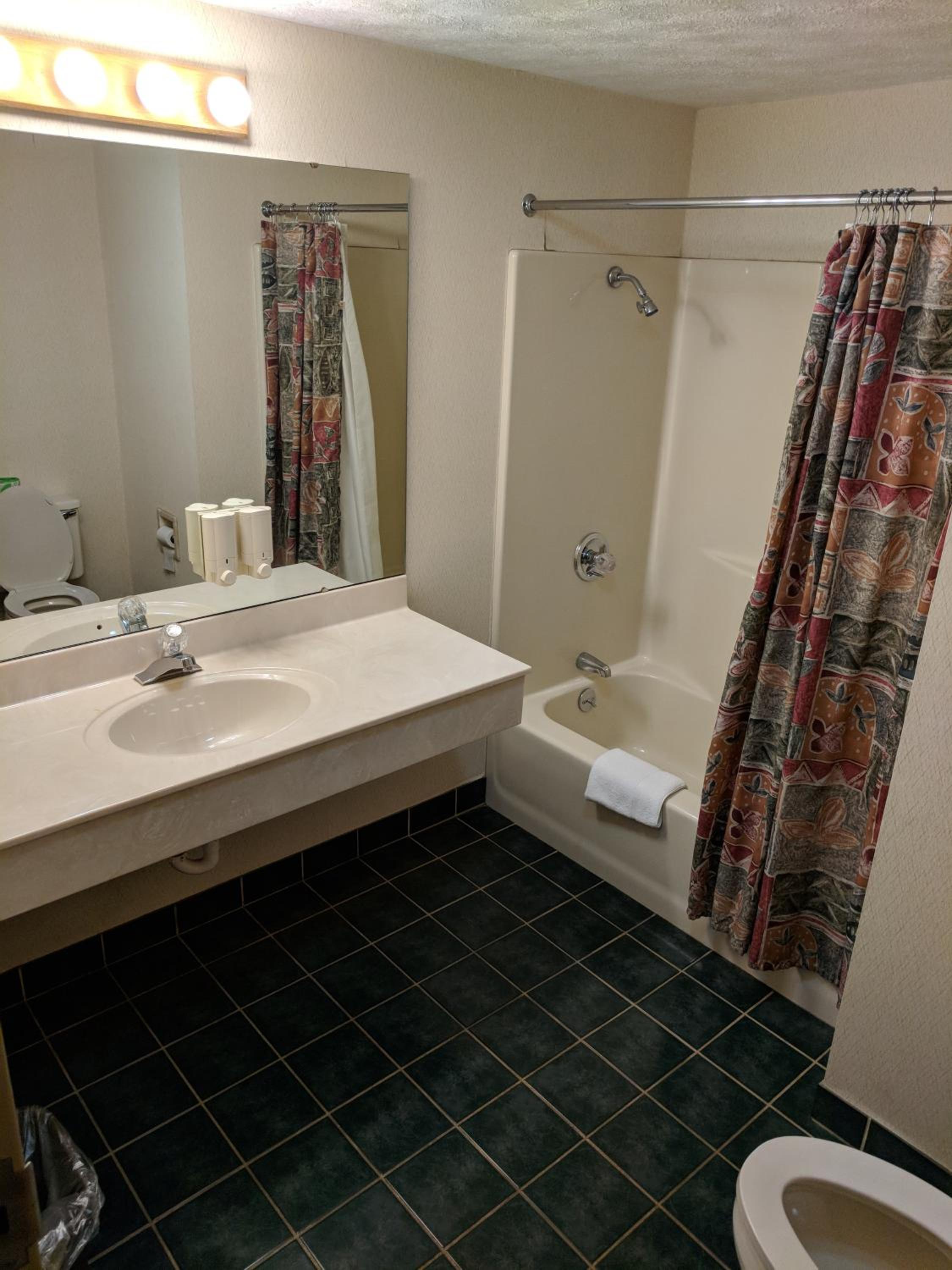 Deluxe King Room - Photo 2