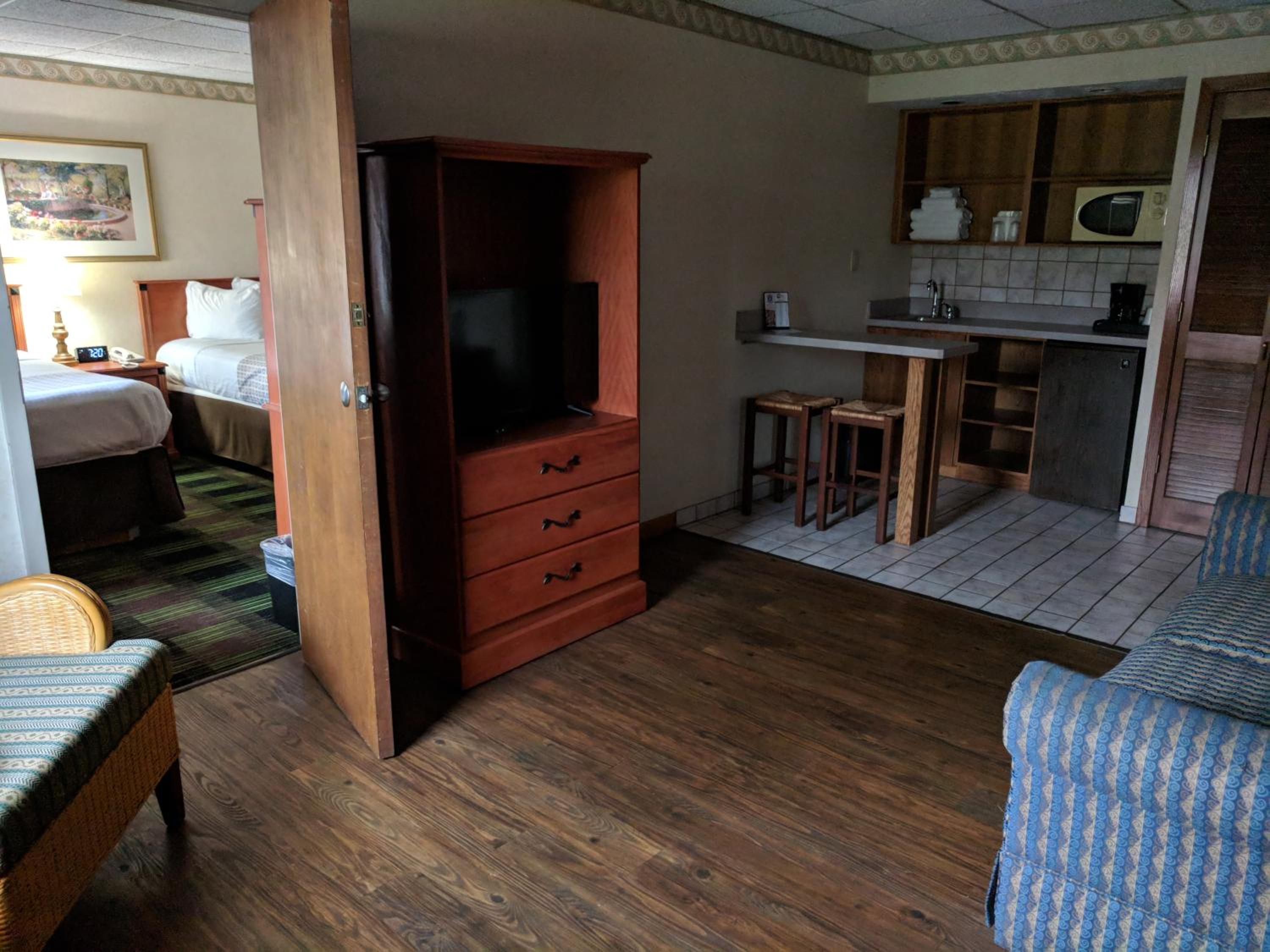 Two-Room Suite - Photo 1