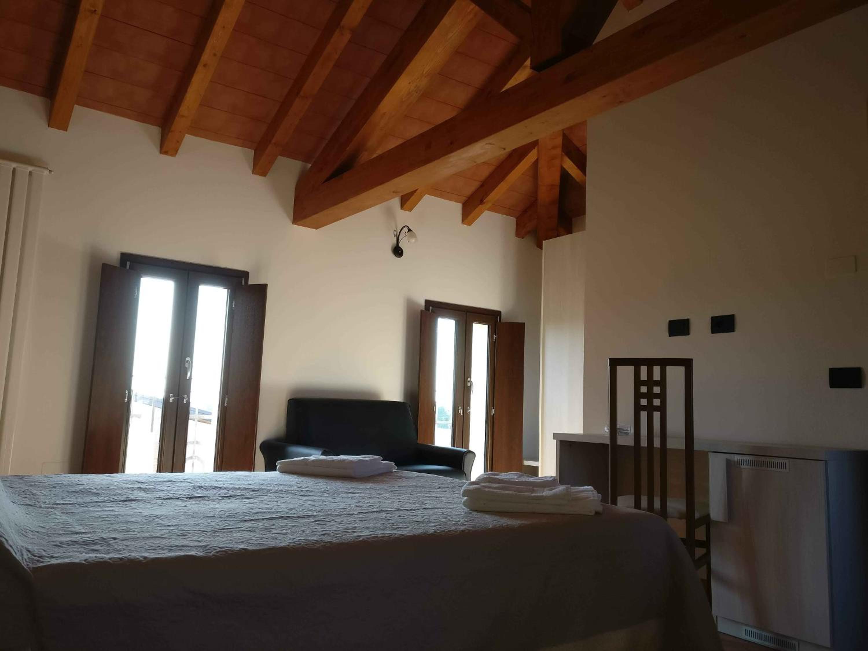 Triple Room with Private Bathroom - Photo 2