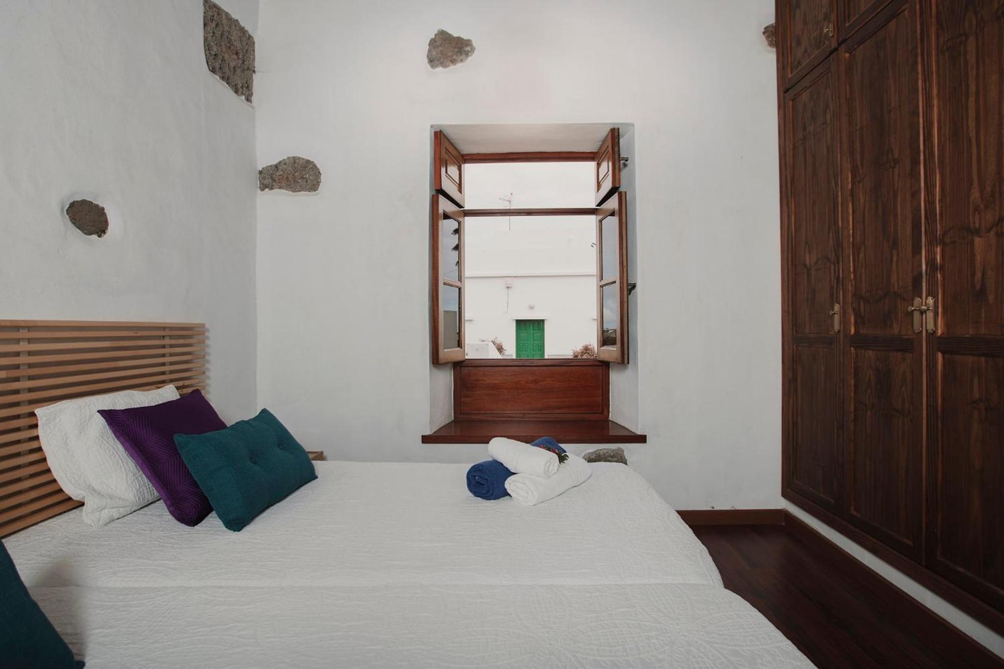 Twin Room with Private External Bathroom photo 2