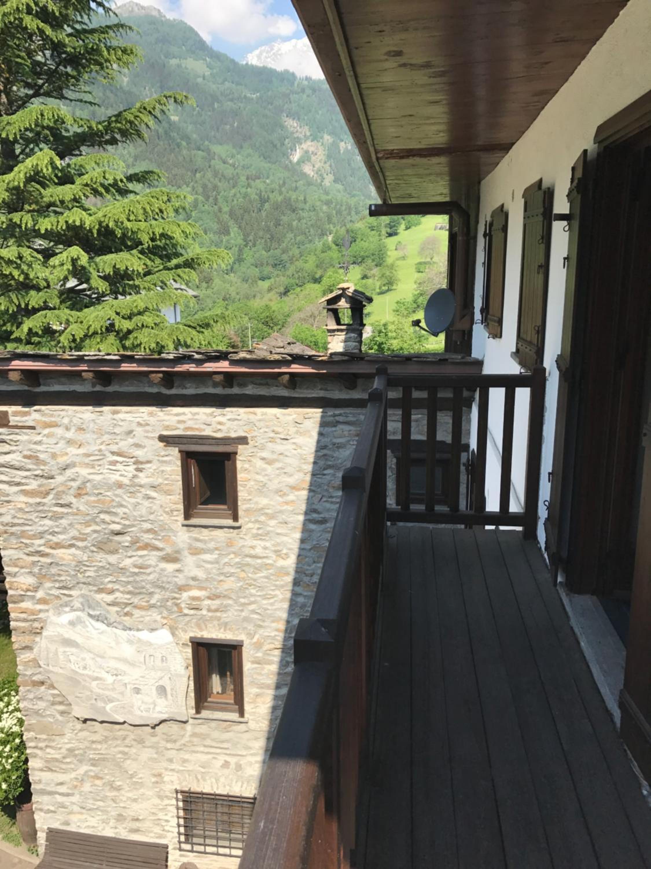 Apartment with Terrace - Photo 8