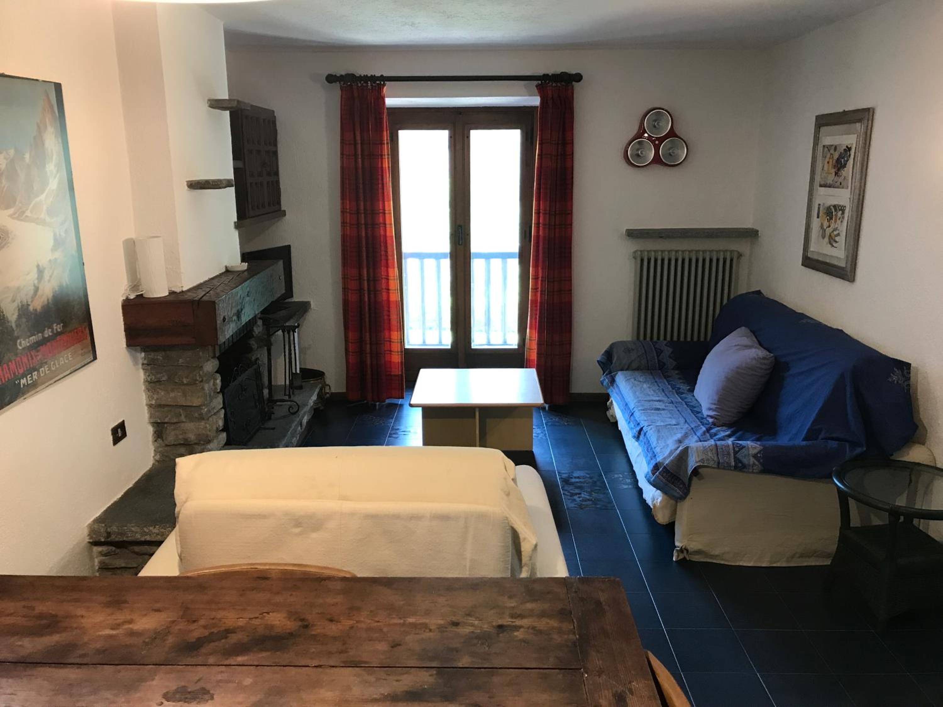 Apartment with Terrace - Photo 10