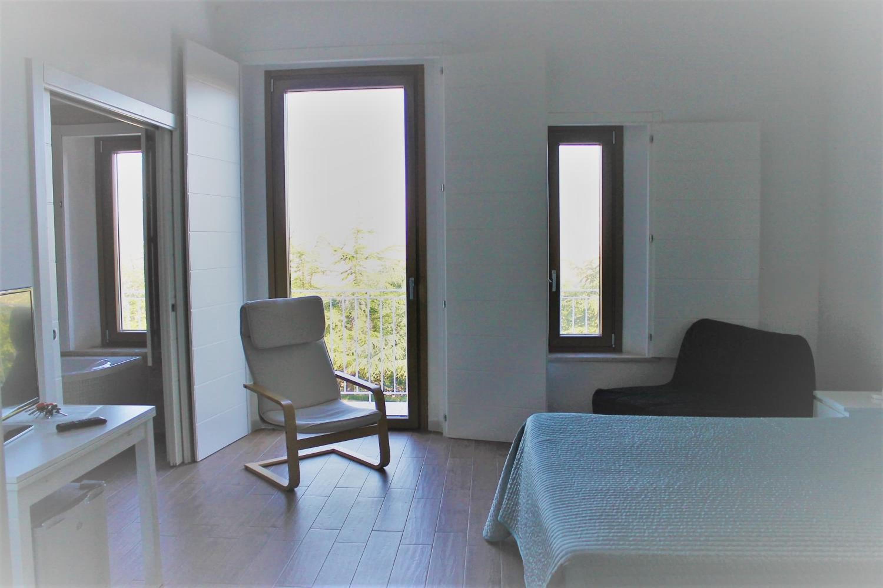 Deluxe Double Room with Bath - Photo 2