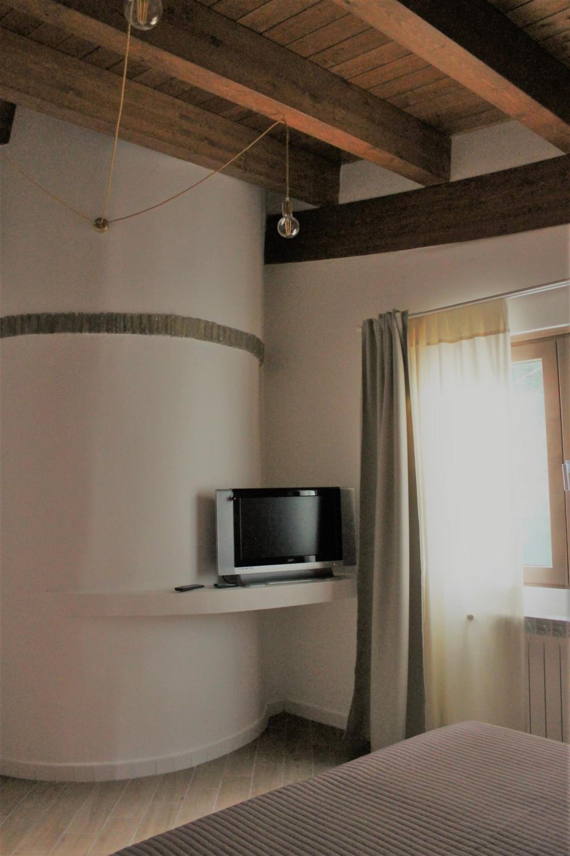 Twin Room with Shared Bathroom photo 2