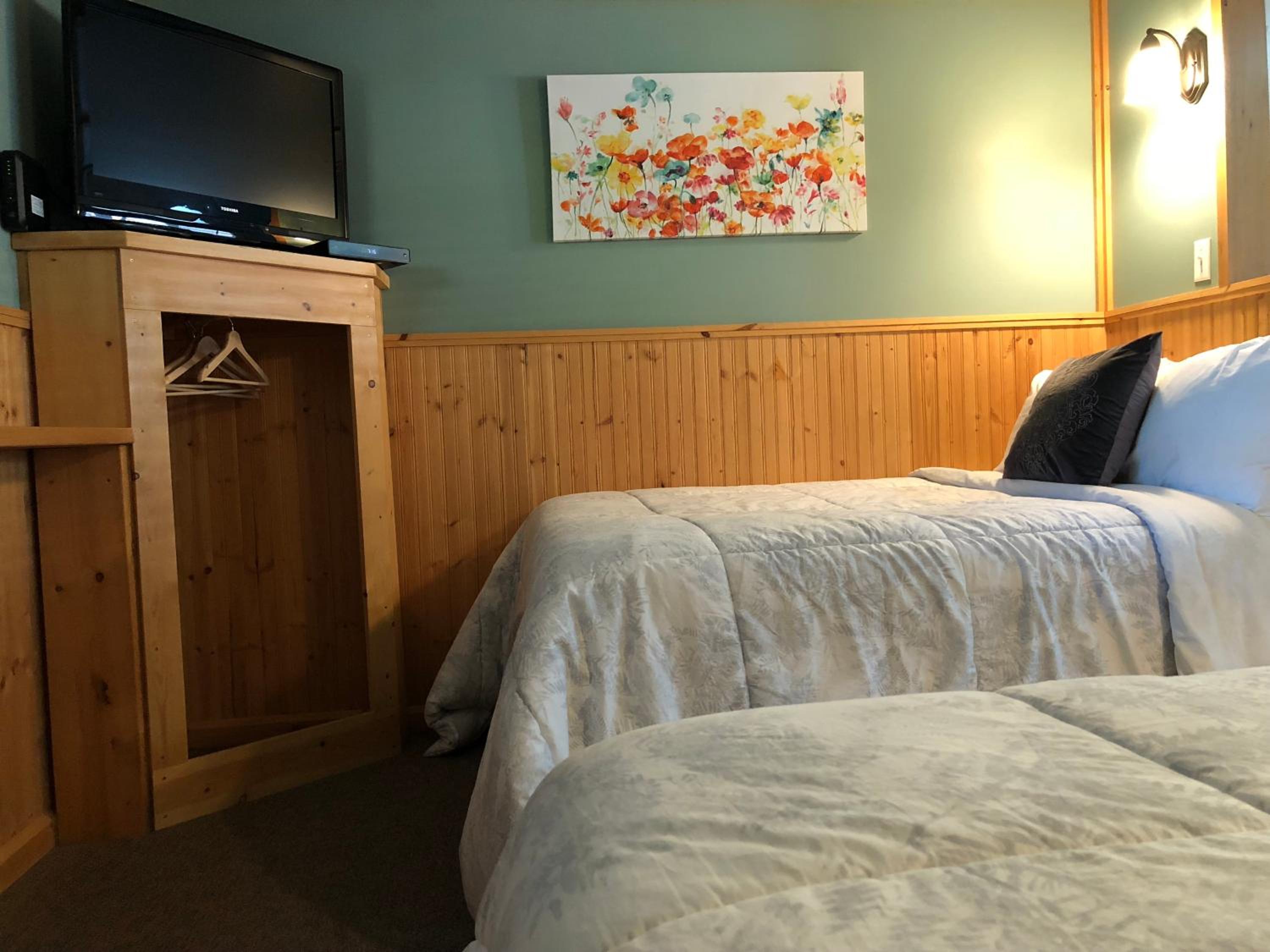Double Room with Two Double Beds and Kitchenette #8