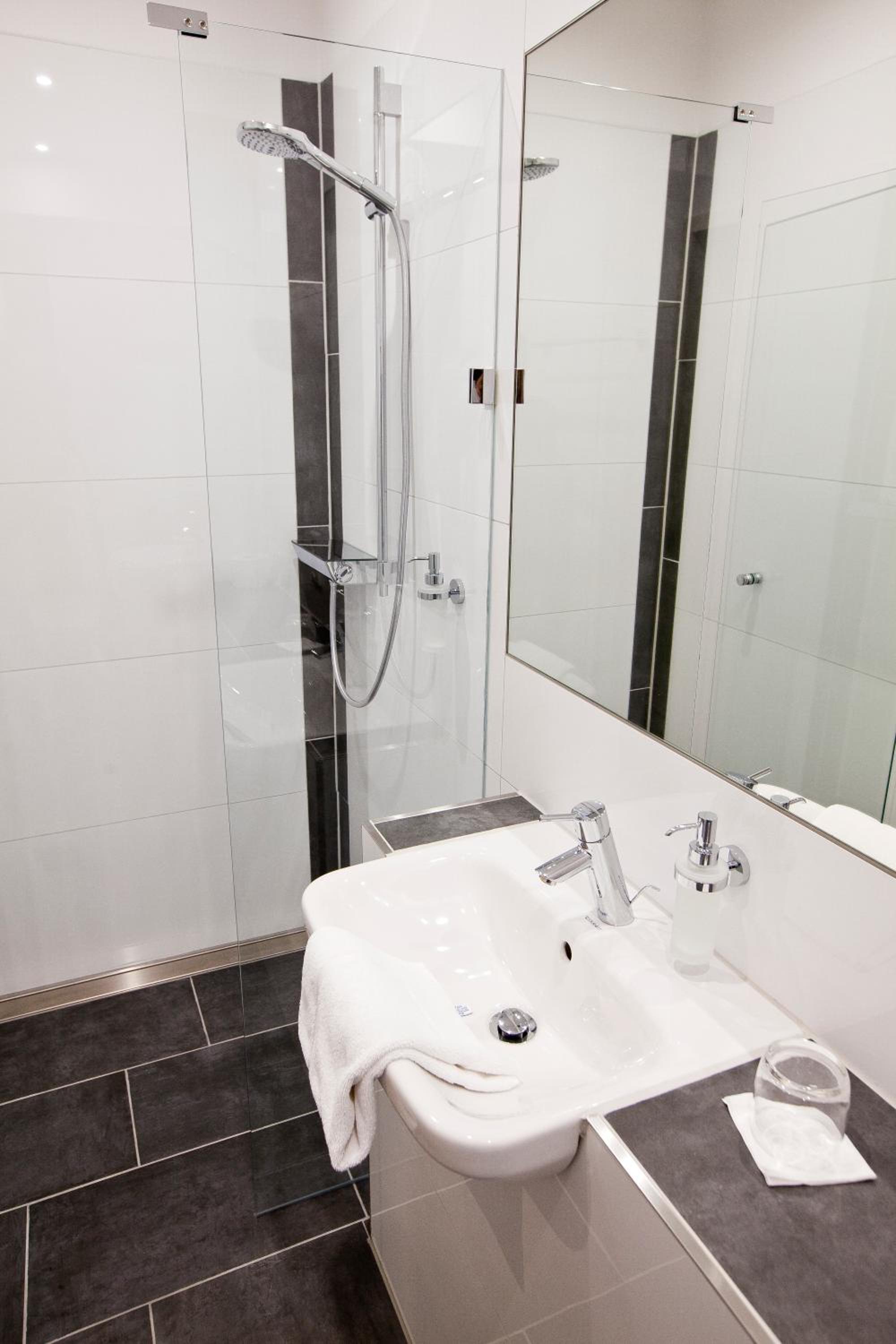 Double Room - Photo 8