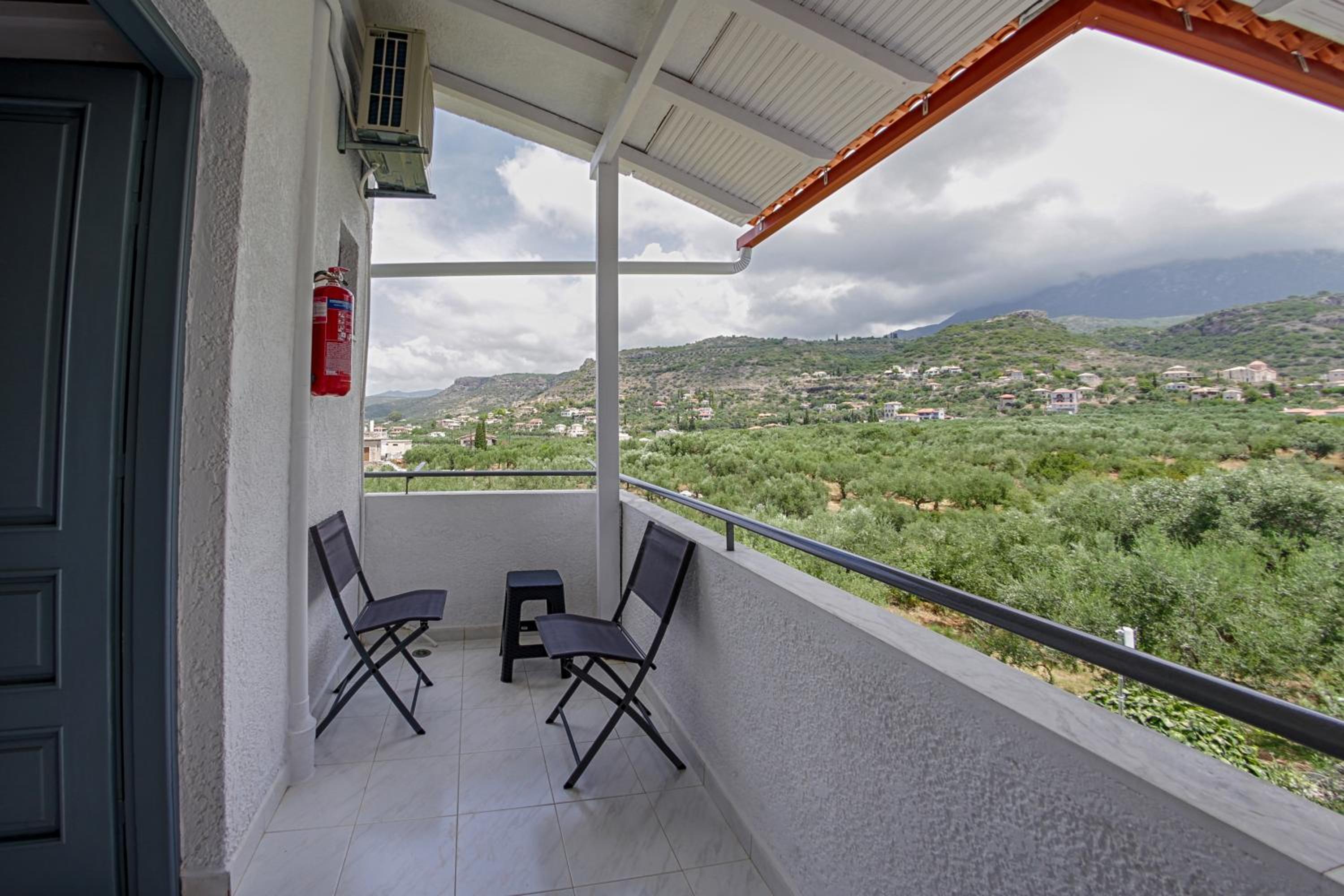 Apartment with Side Sea View