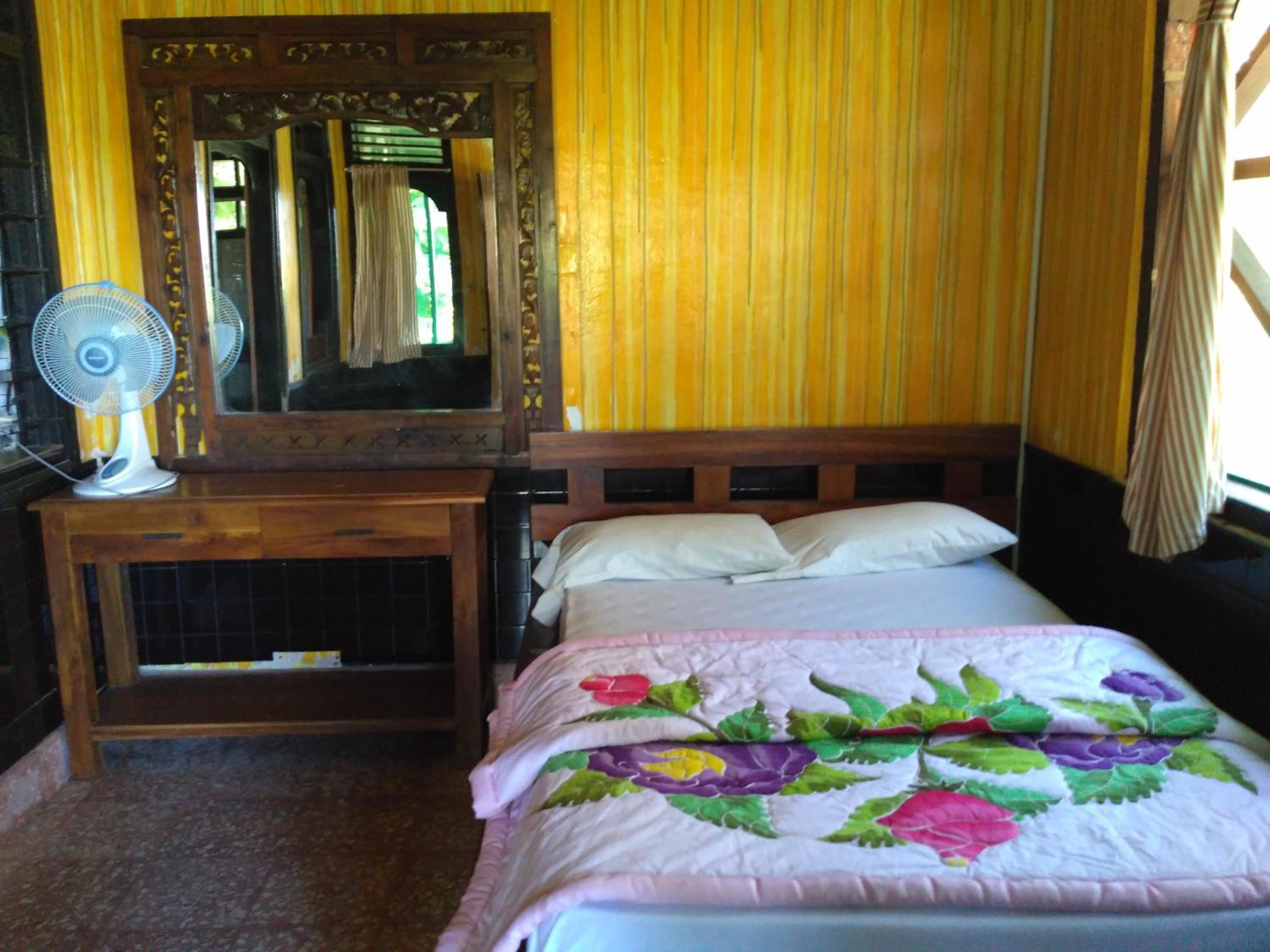 Family Room with Garden View - Photo 5