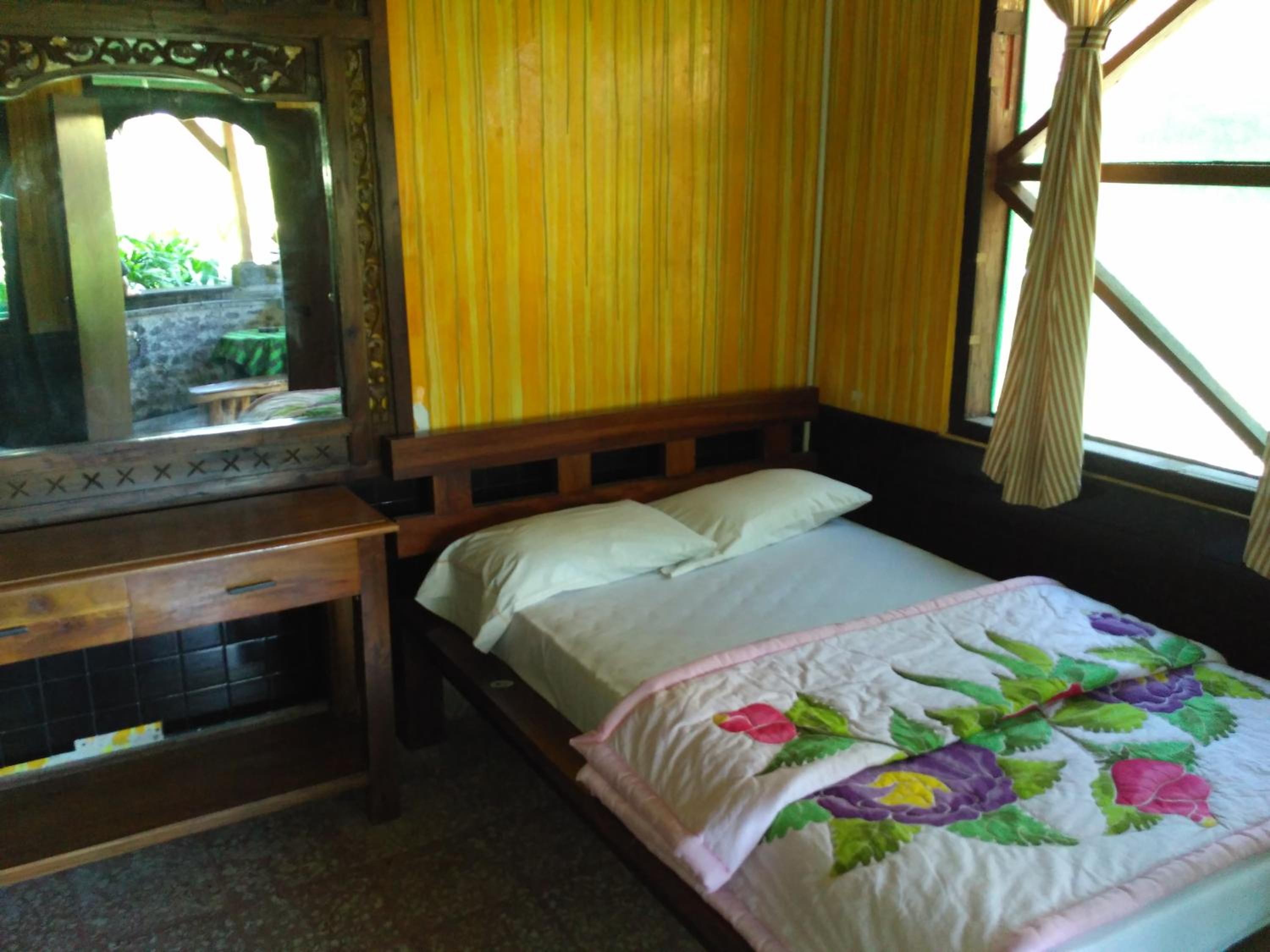 Family Room with Garden View - Photo 1
