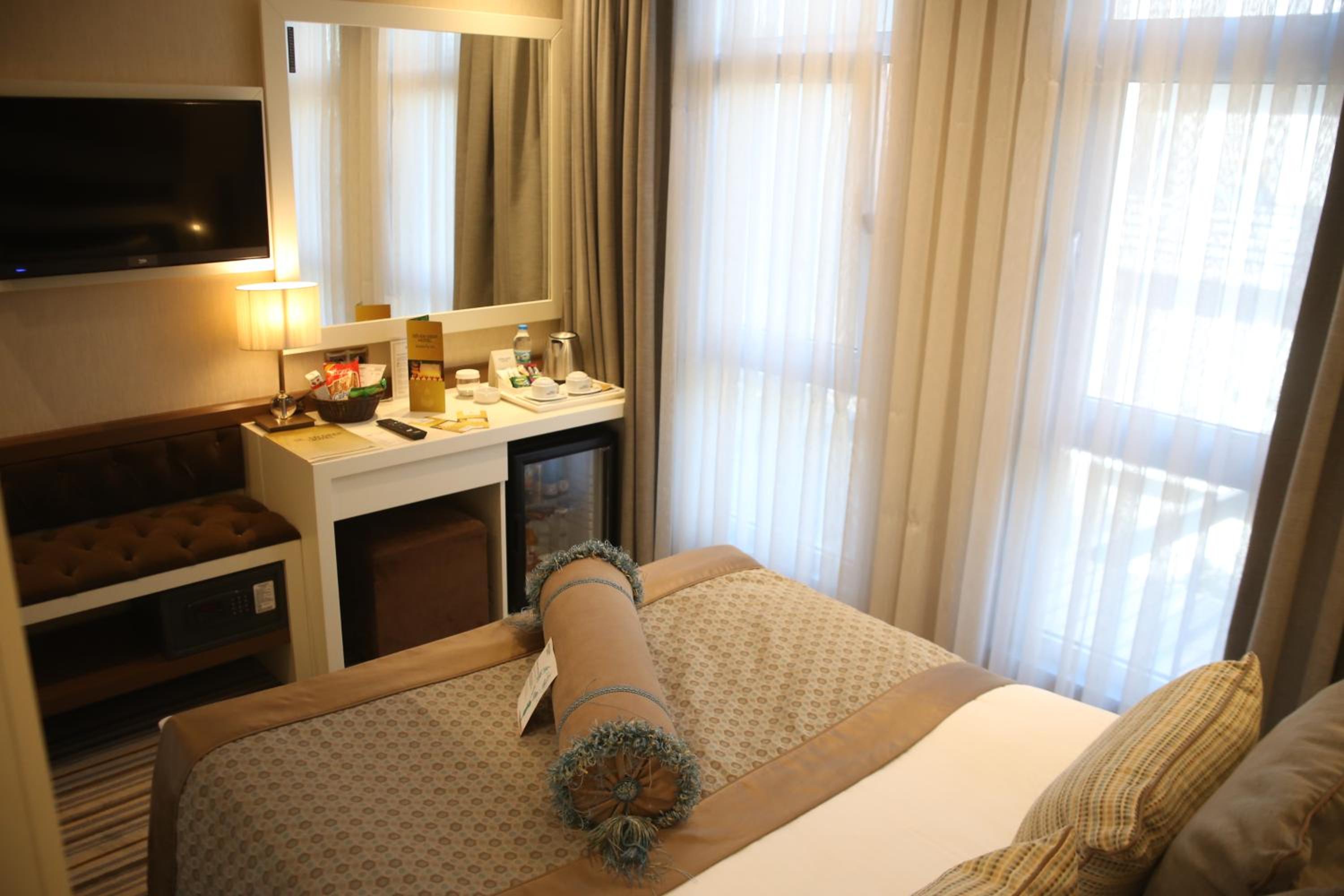 Deluxe Room - Photo 5