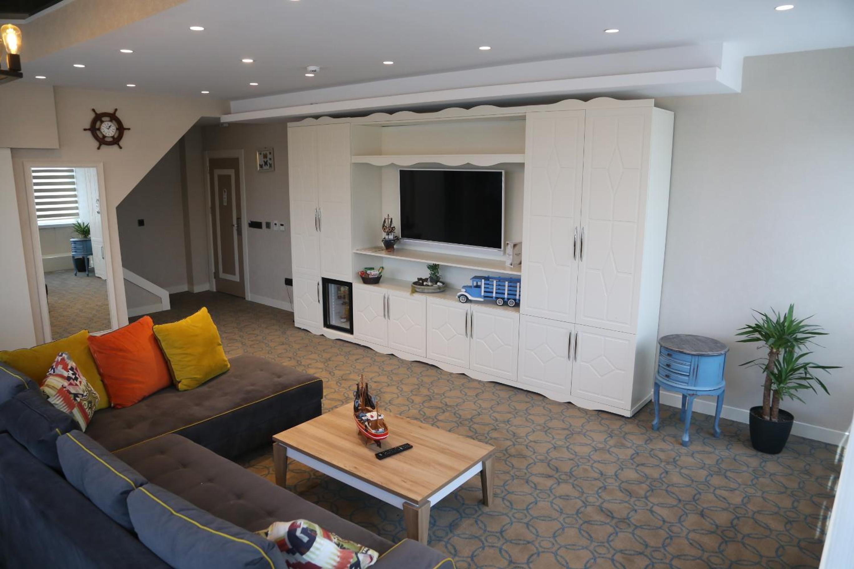 Duplex Suite - Photo 1