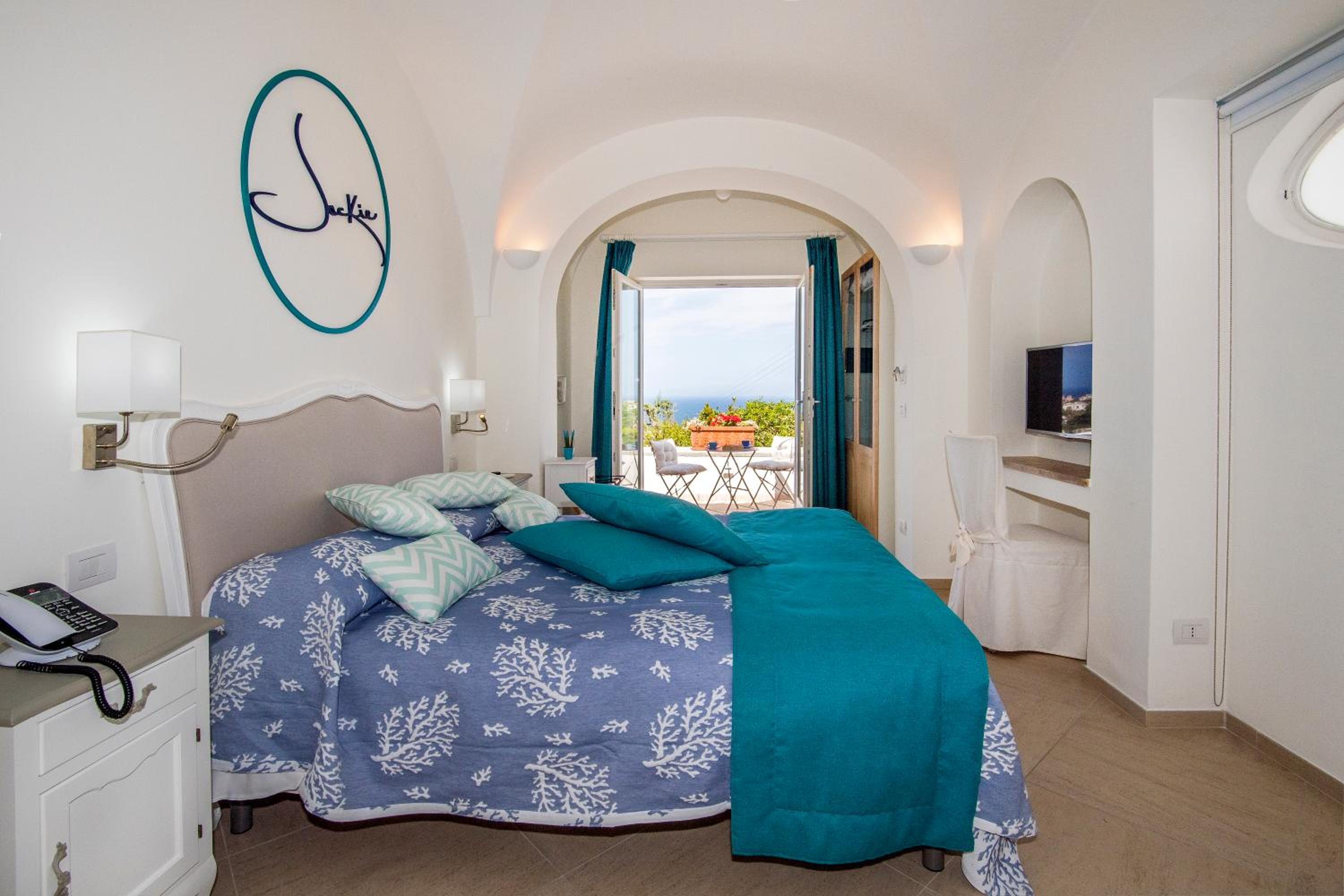 Deluxe Double Room with Balcony and Sea View