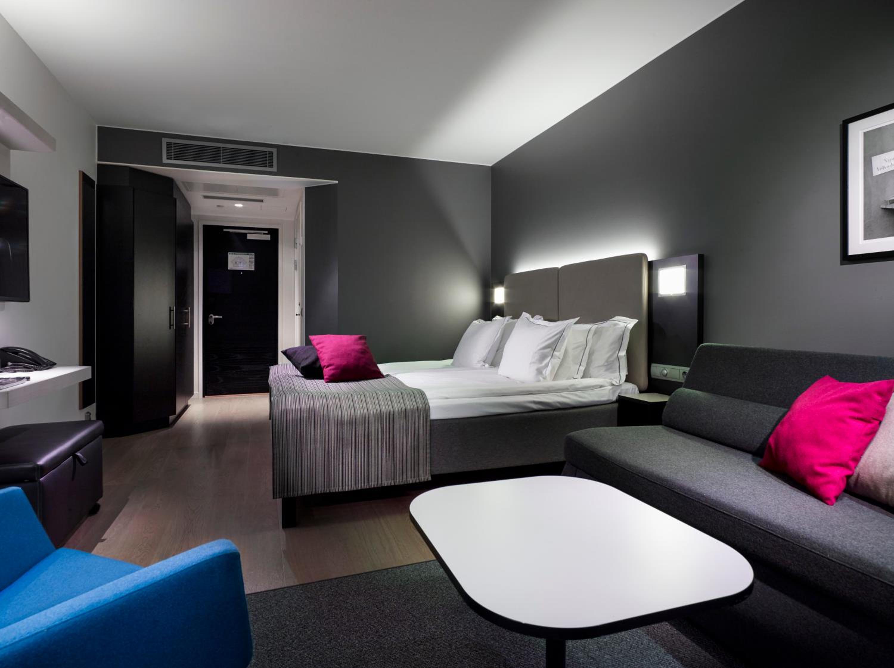 Sky View with Sofa Bed - Gothia Towers (max 2 Adults + 2 Children up to 12 years old) - Photo 6