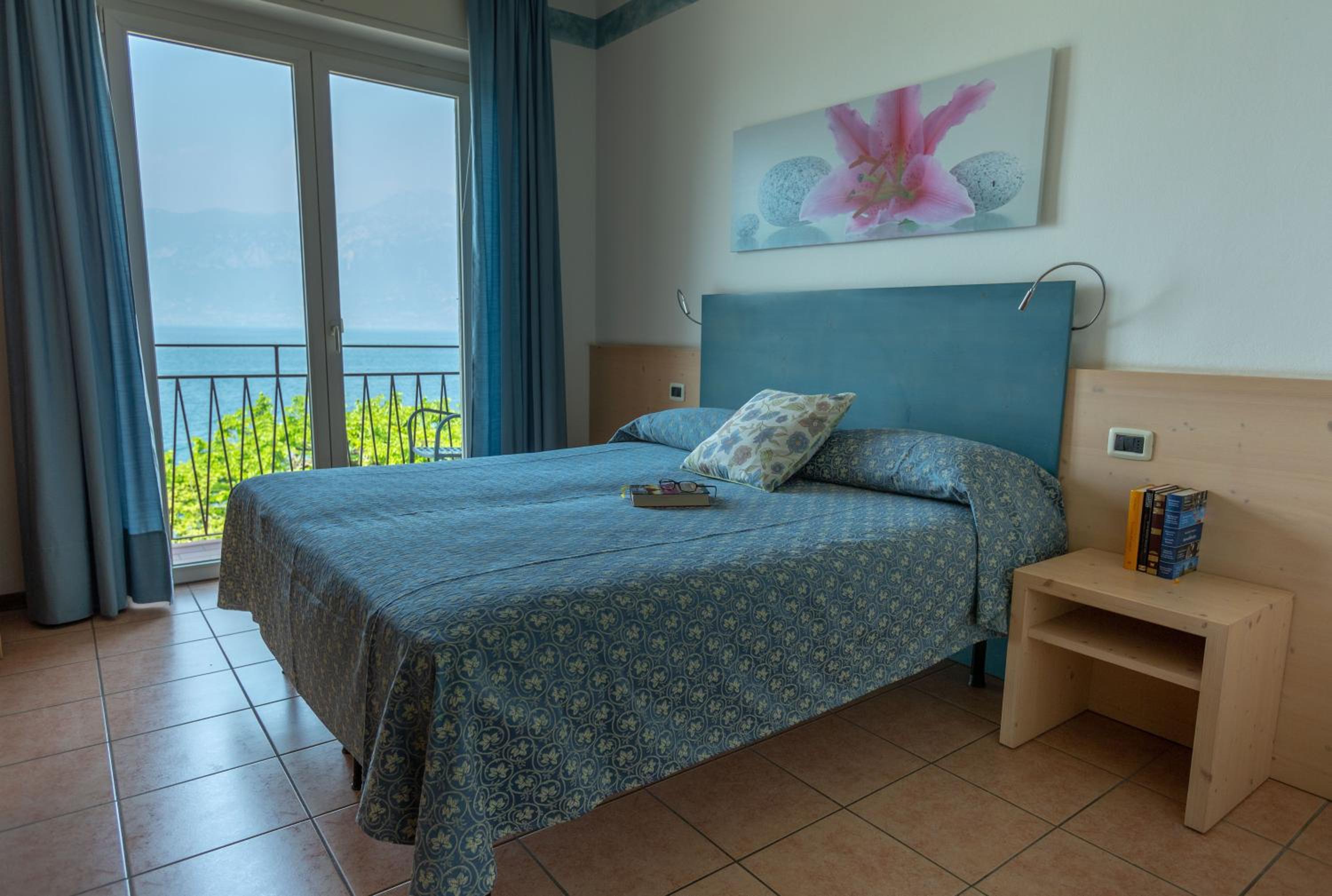 Double Room with Lake View - Photo 1
