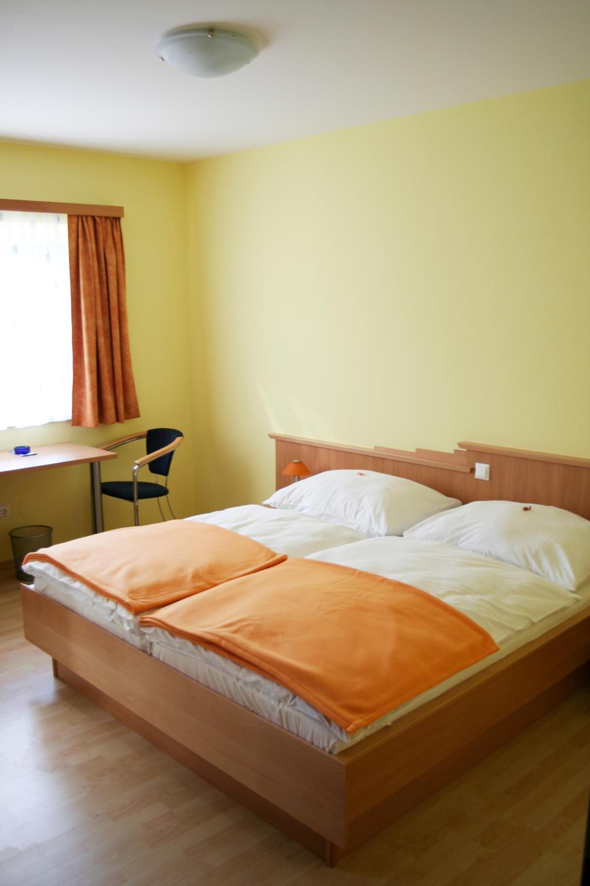 Double or Twin Room - Photo 5