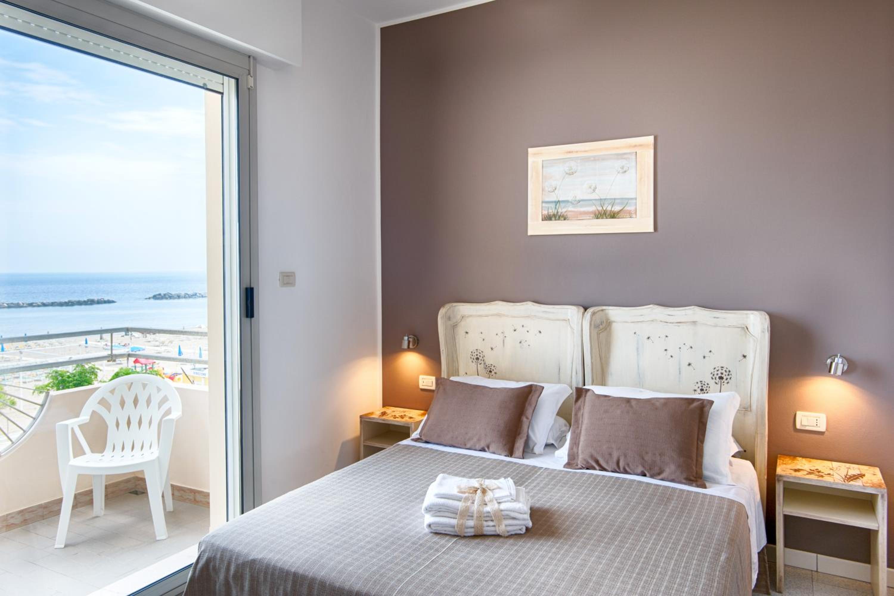Double Room in front of the Sea photo 3