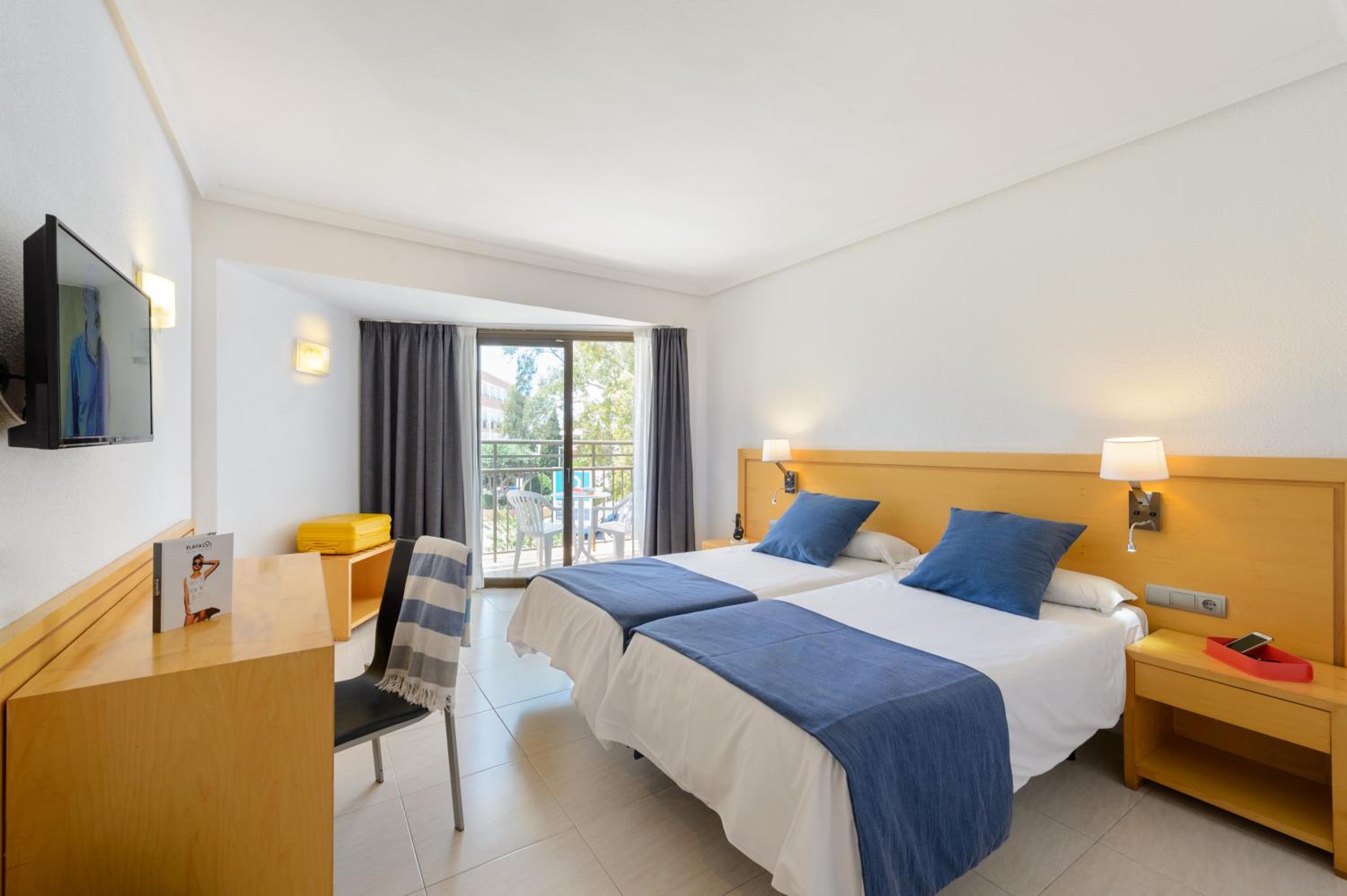 Twin Room - Photo 1