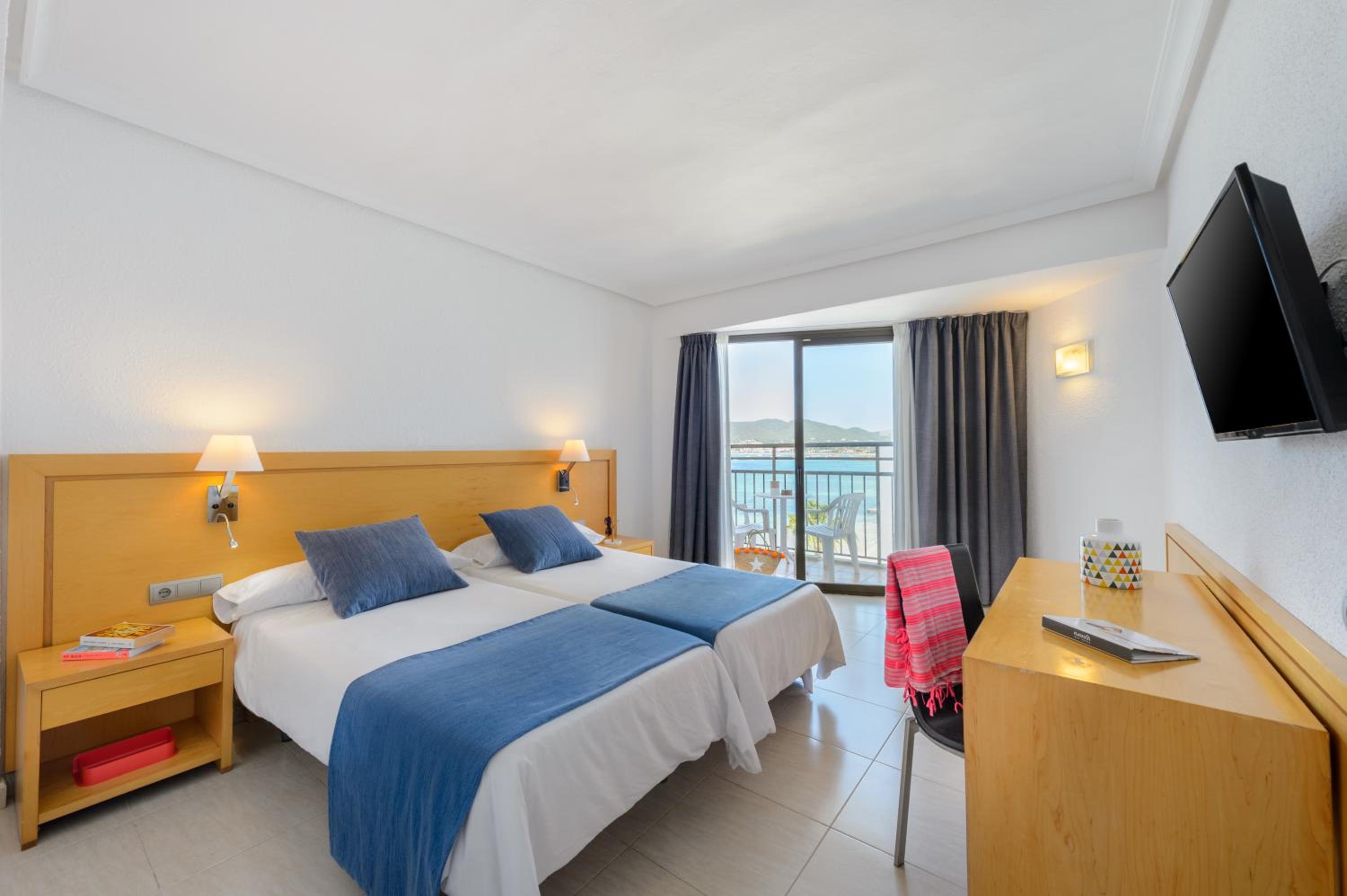 Twin Room with Sea View - Photo 1