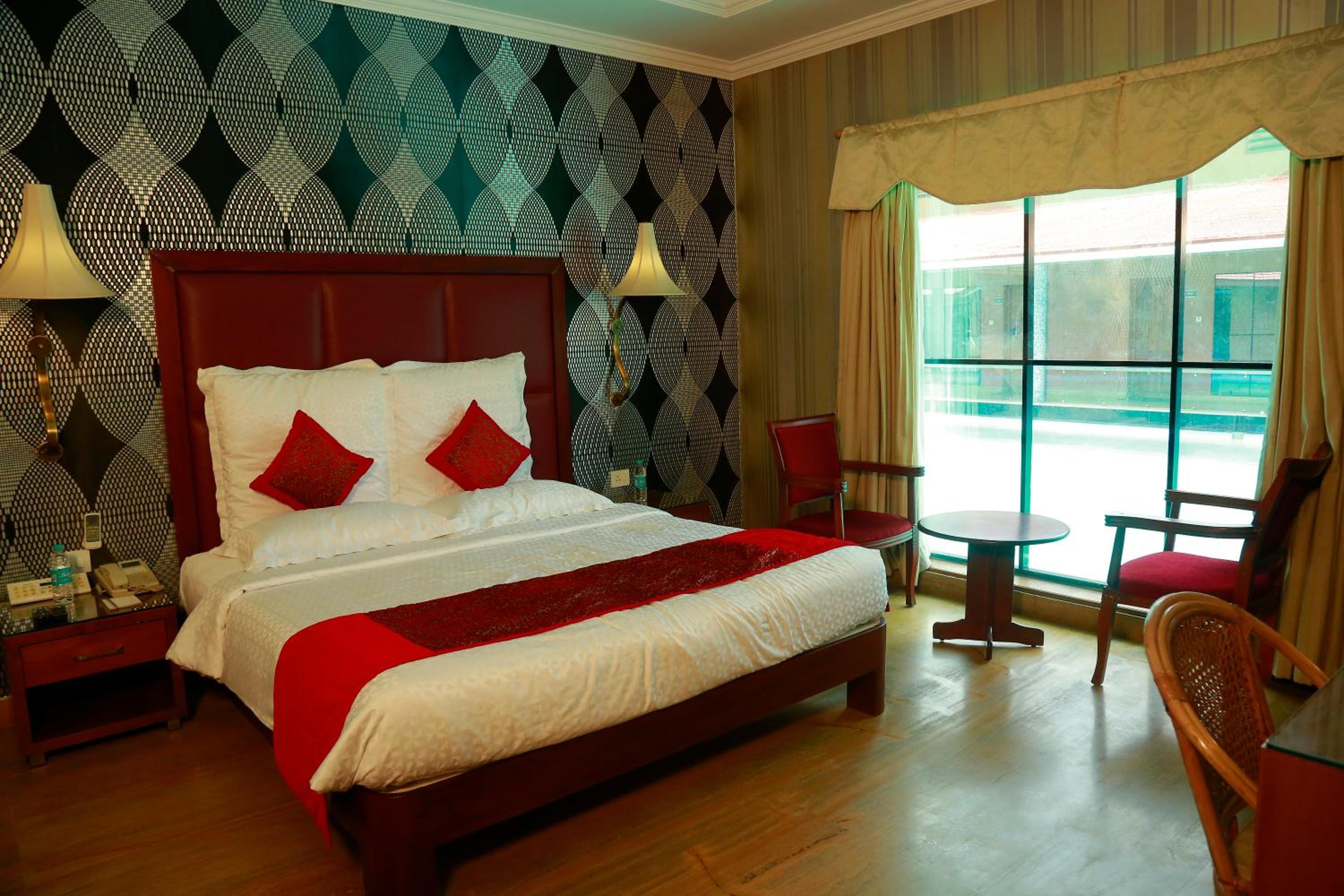 Grand Deluxe Rooms with Direct Pool Access photo 1
