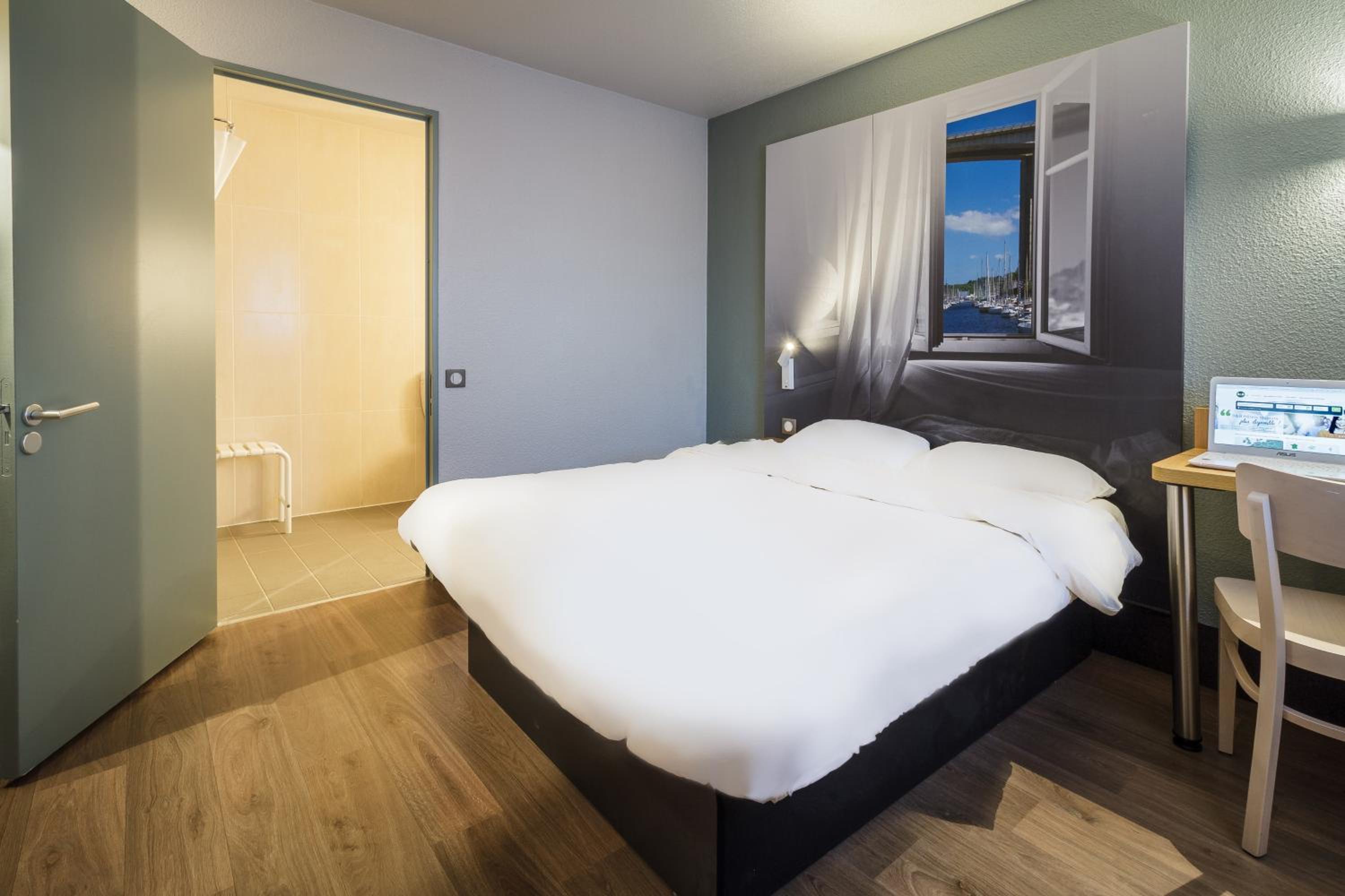 Double Room - Disability Access photo 2