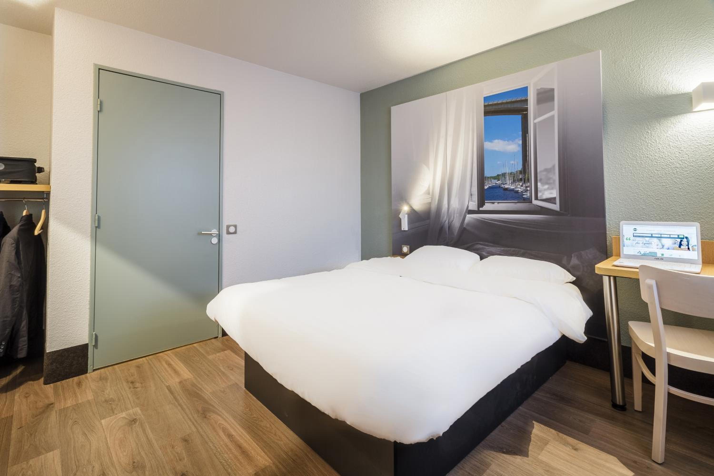 Double Room - Disability Access photo 3