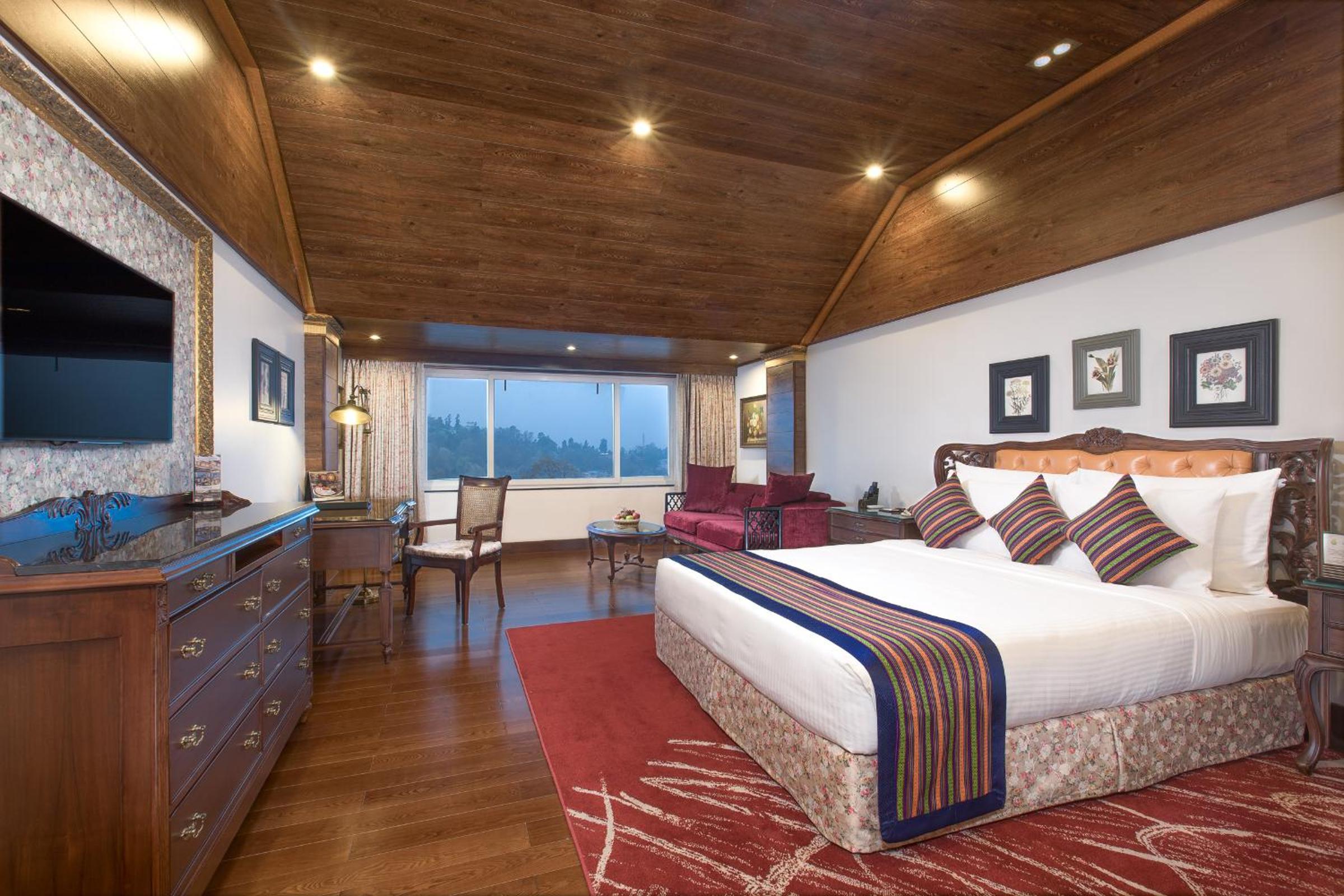 Deluxe Room Sunset View - 10% Discount on Foods & Soft Beverages* | 15% Discounts on Laundry Services* | INR 500 spa credit during your stay on selective Massage services. TnC Apply.* | Free Minibar - 2 cans of soft Beverages (Once on Arrival) photo 3