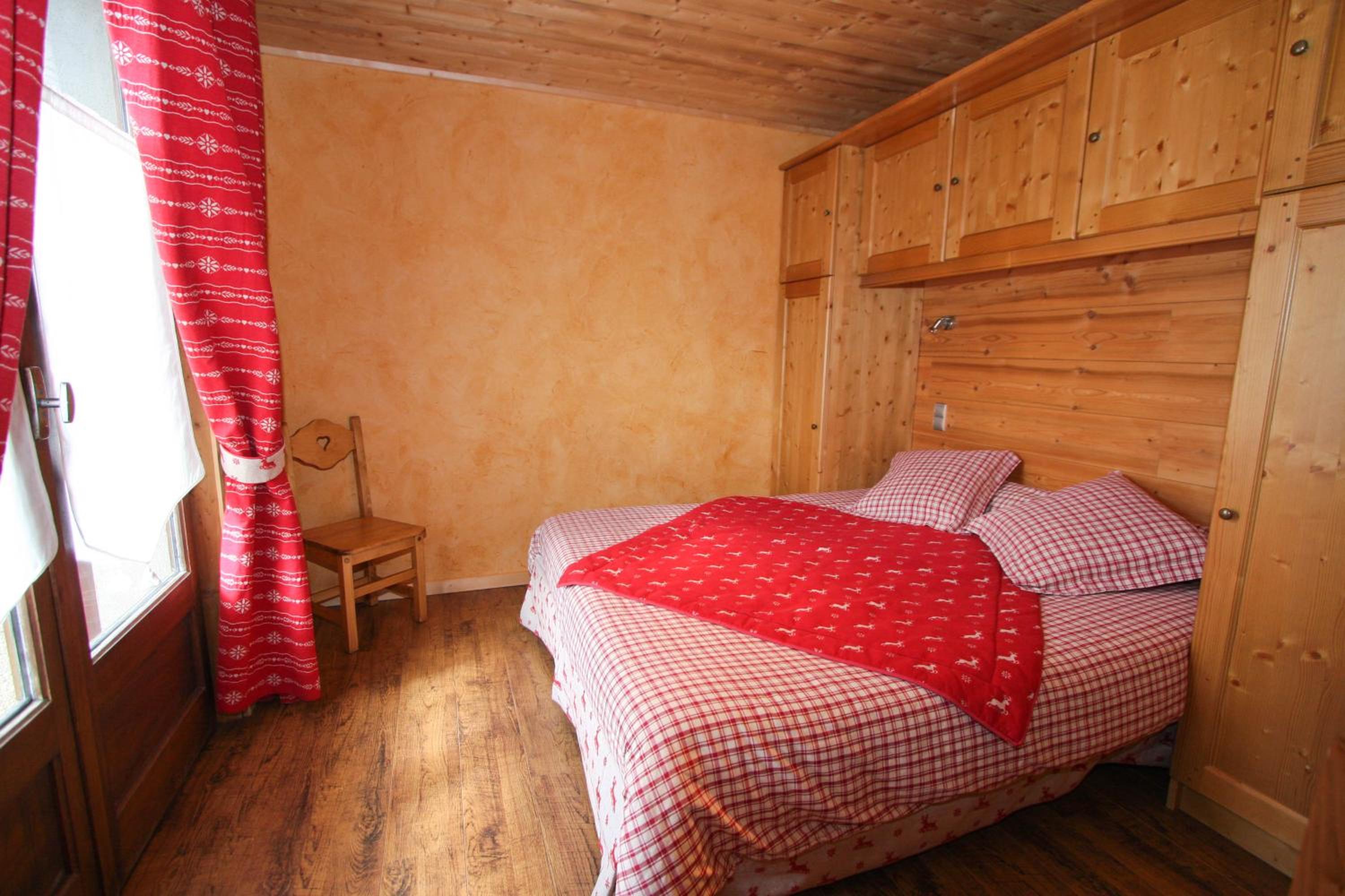 Chalet (7 Adults)