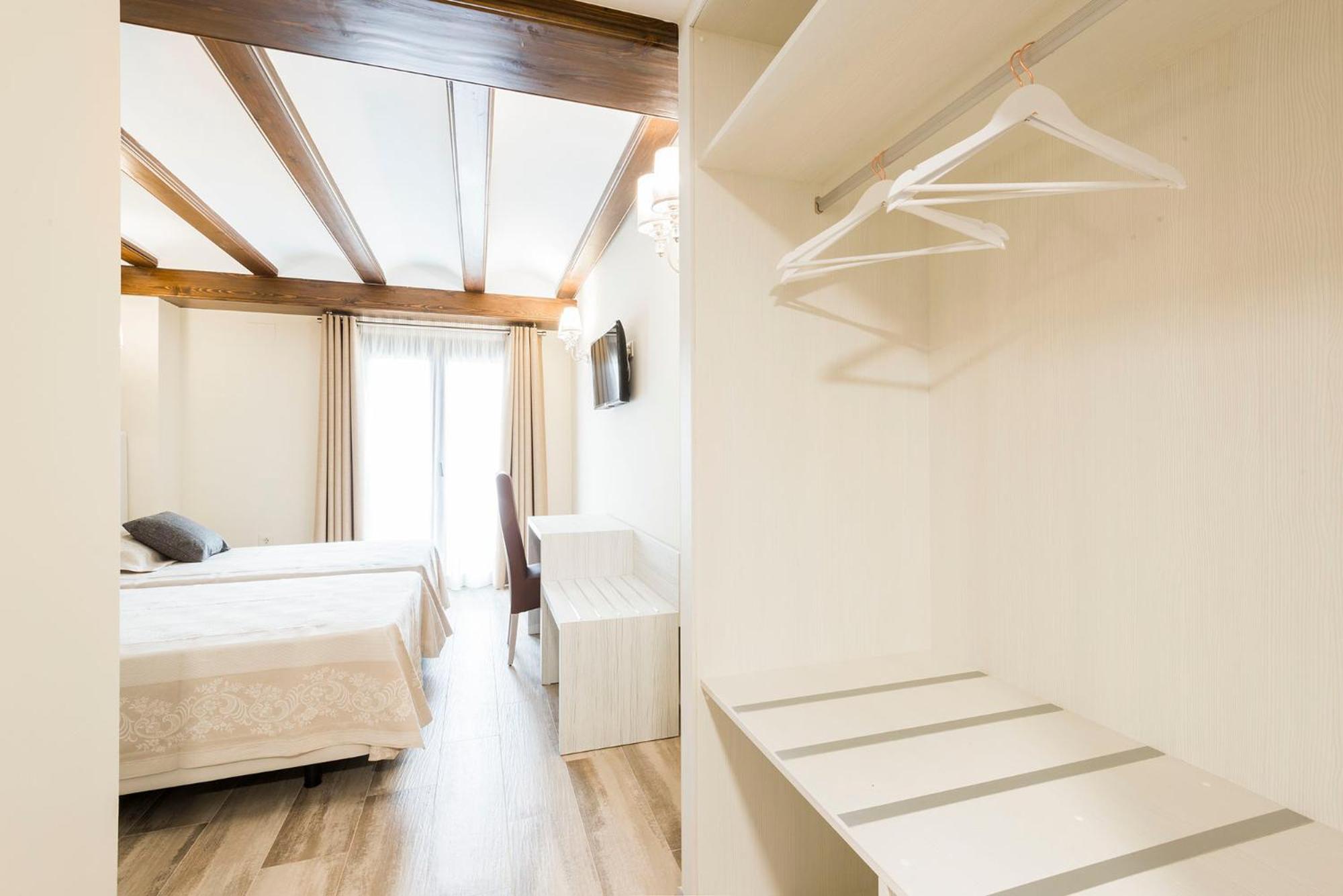 Double or Twin Room photo 2