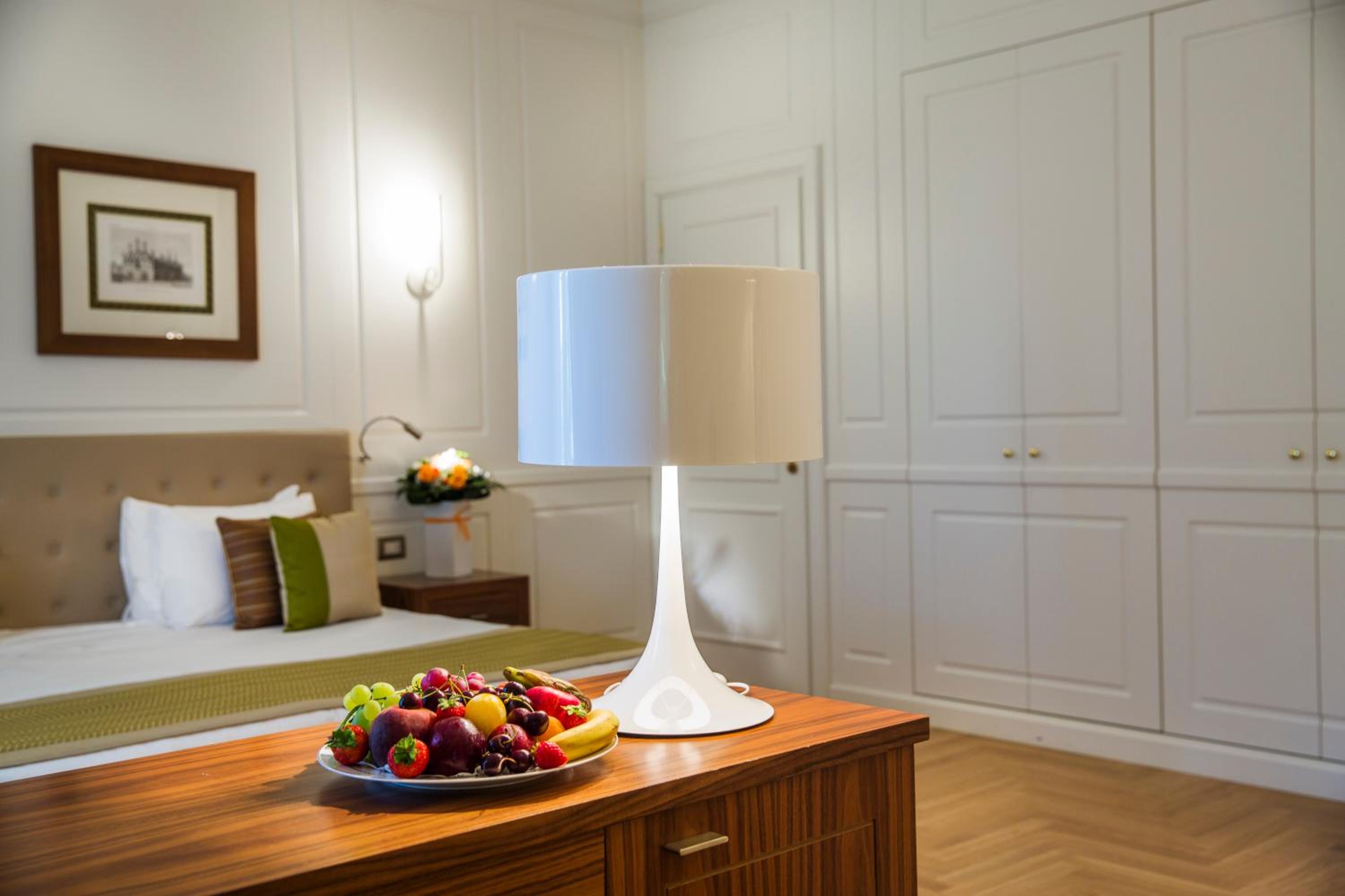 Executive Double Room with Balcony - Photo 2