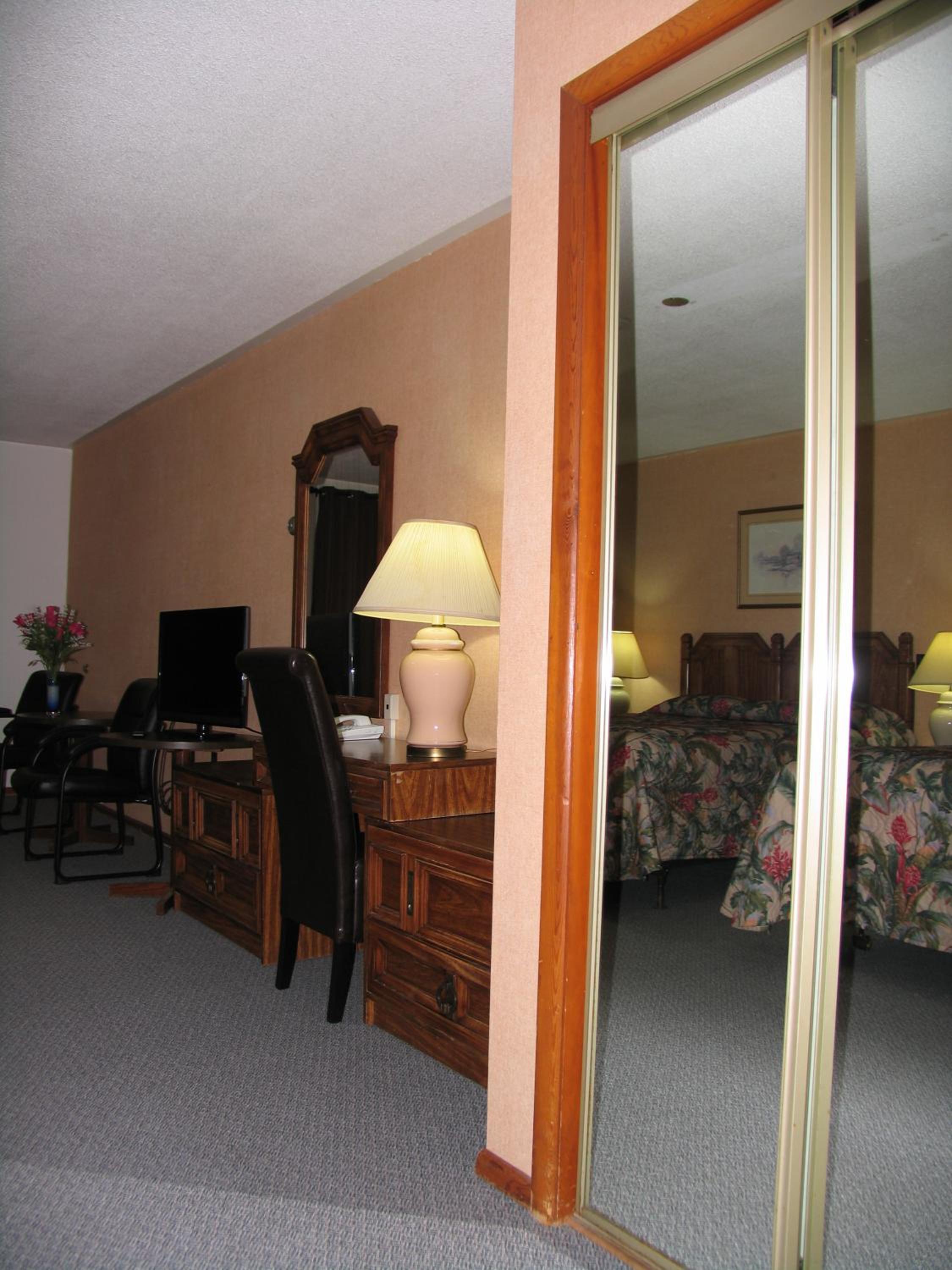 Deluxe Queen Room with Two Queen Beds photo 1