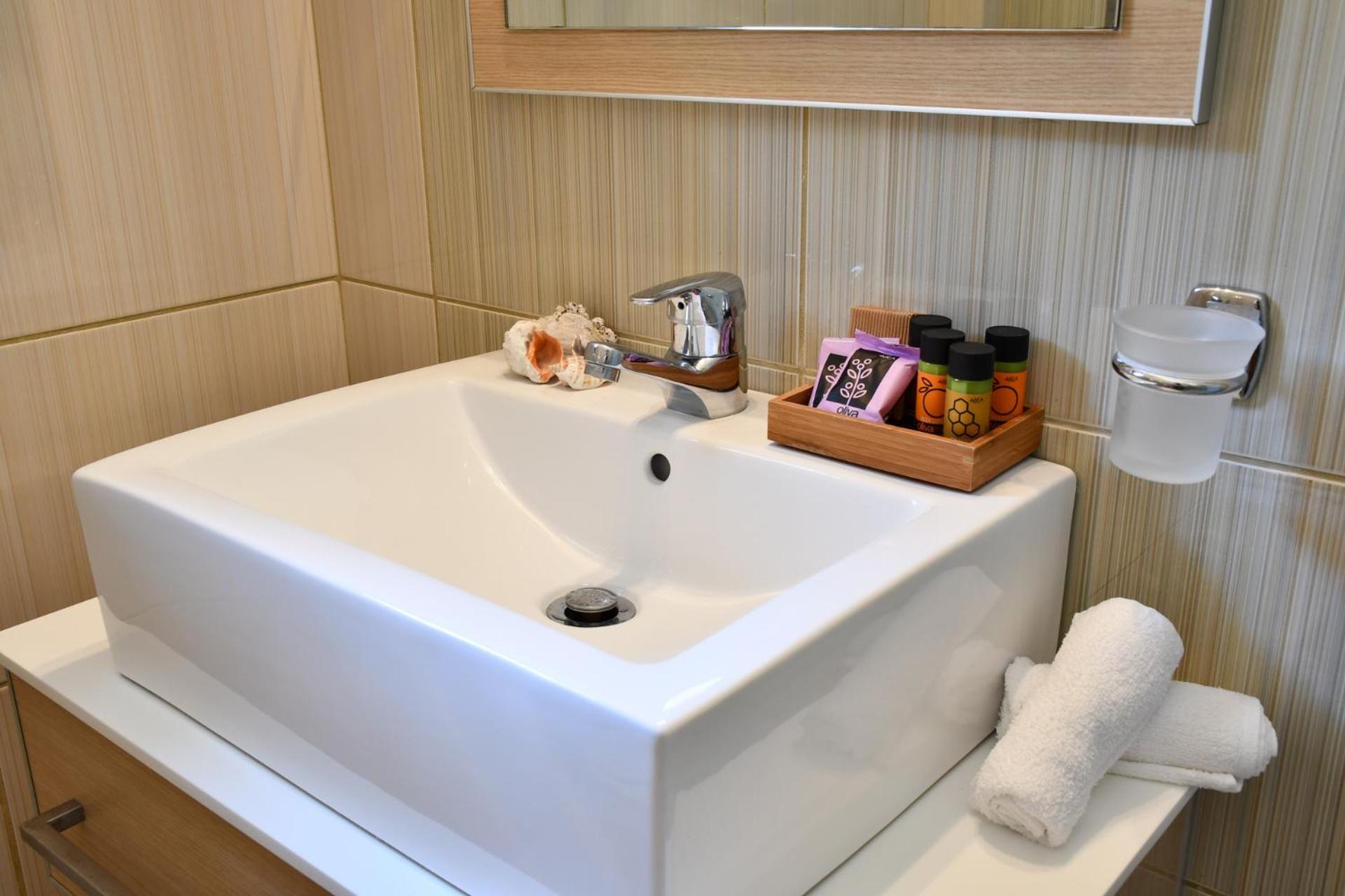 Double or Twin Room with Sea View photo 2