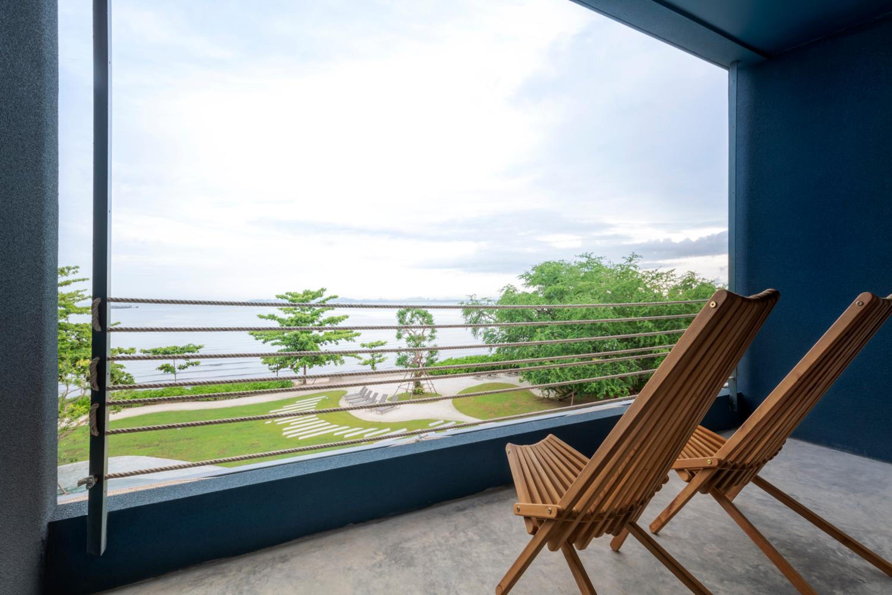 Deluxe Sea View thumbnail 6