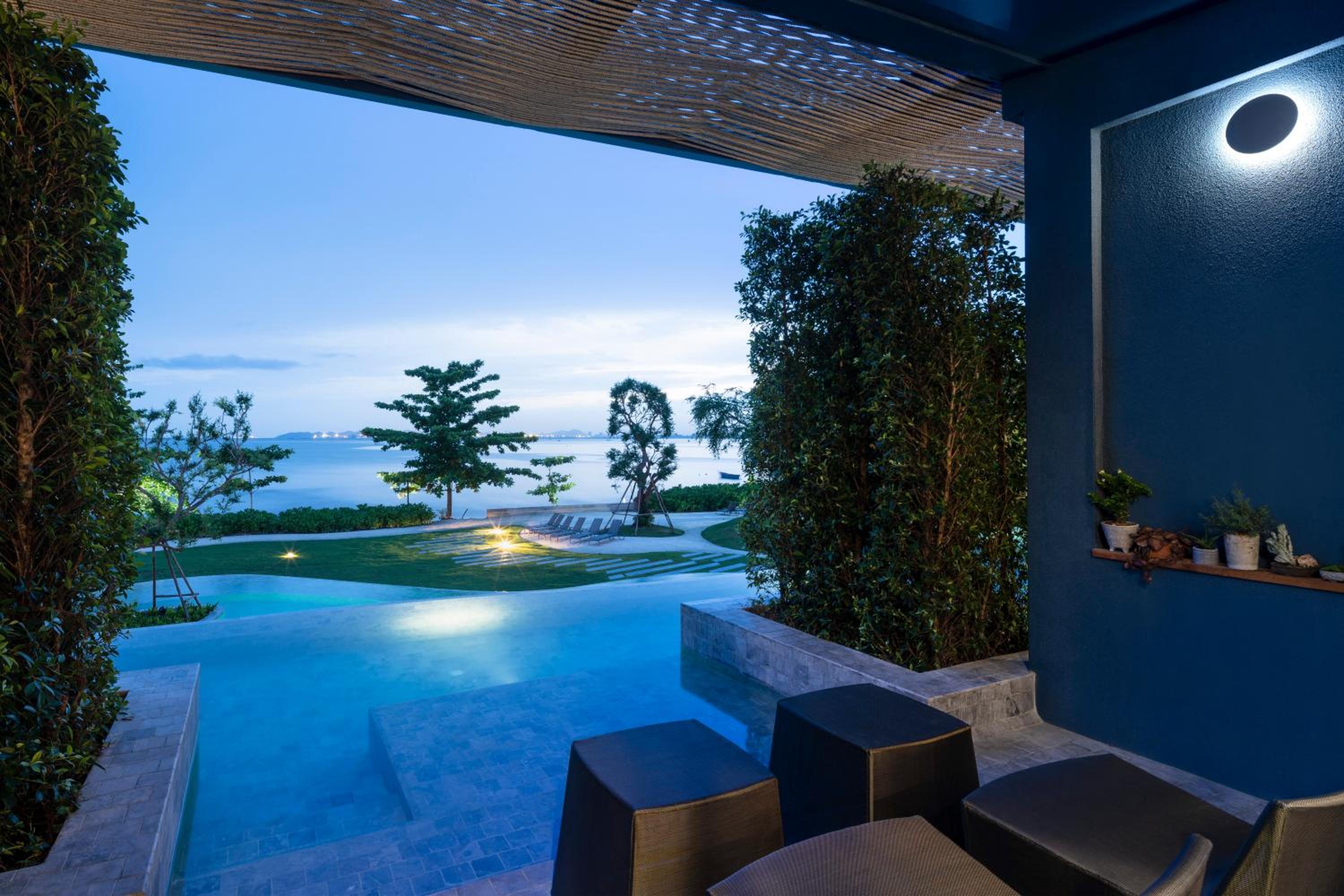 Deluxe Pool Access Sea View