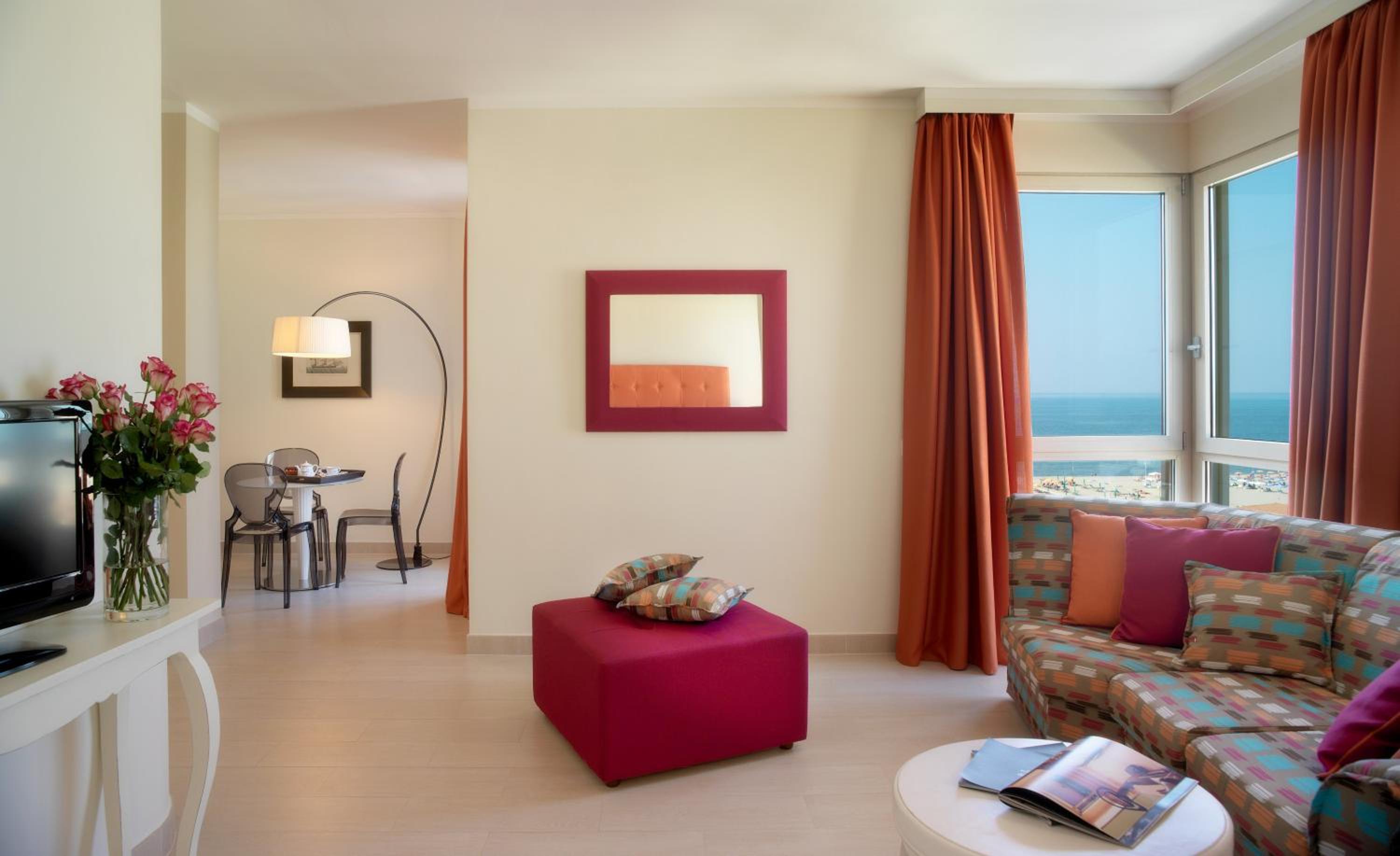 Junior Suite with Balcony - Photo 3