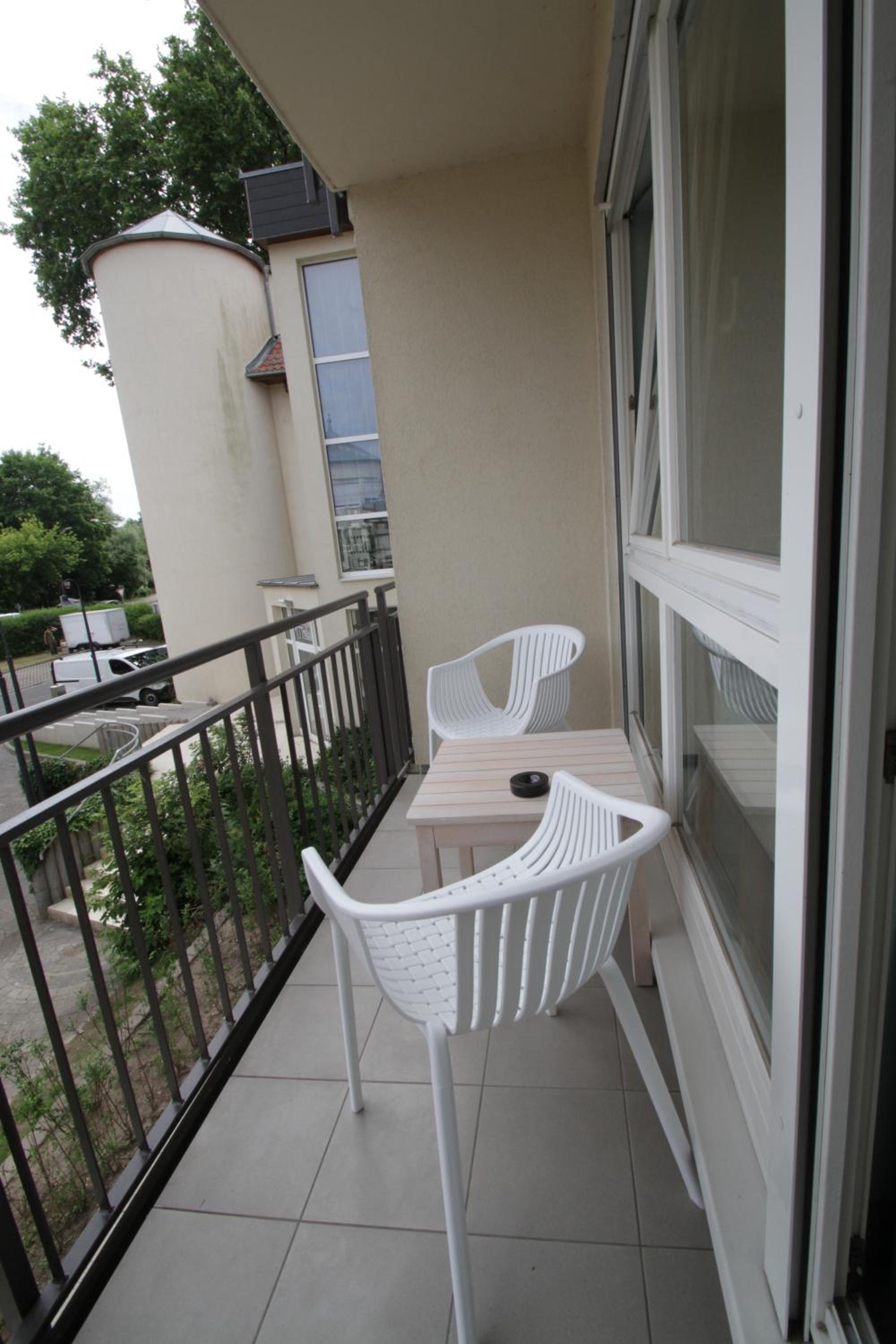 Double or Twin Room with Balcony - Photo 8