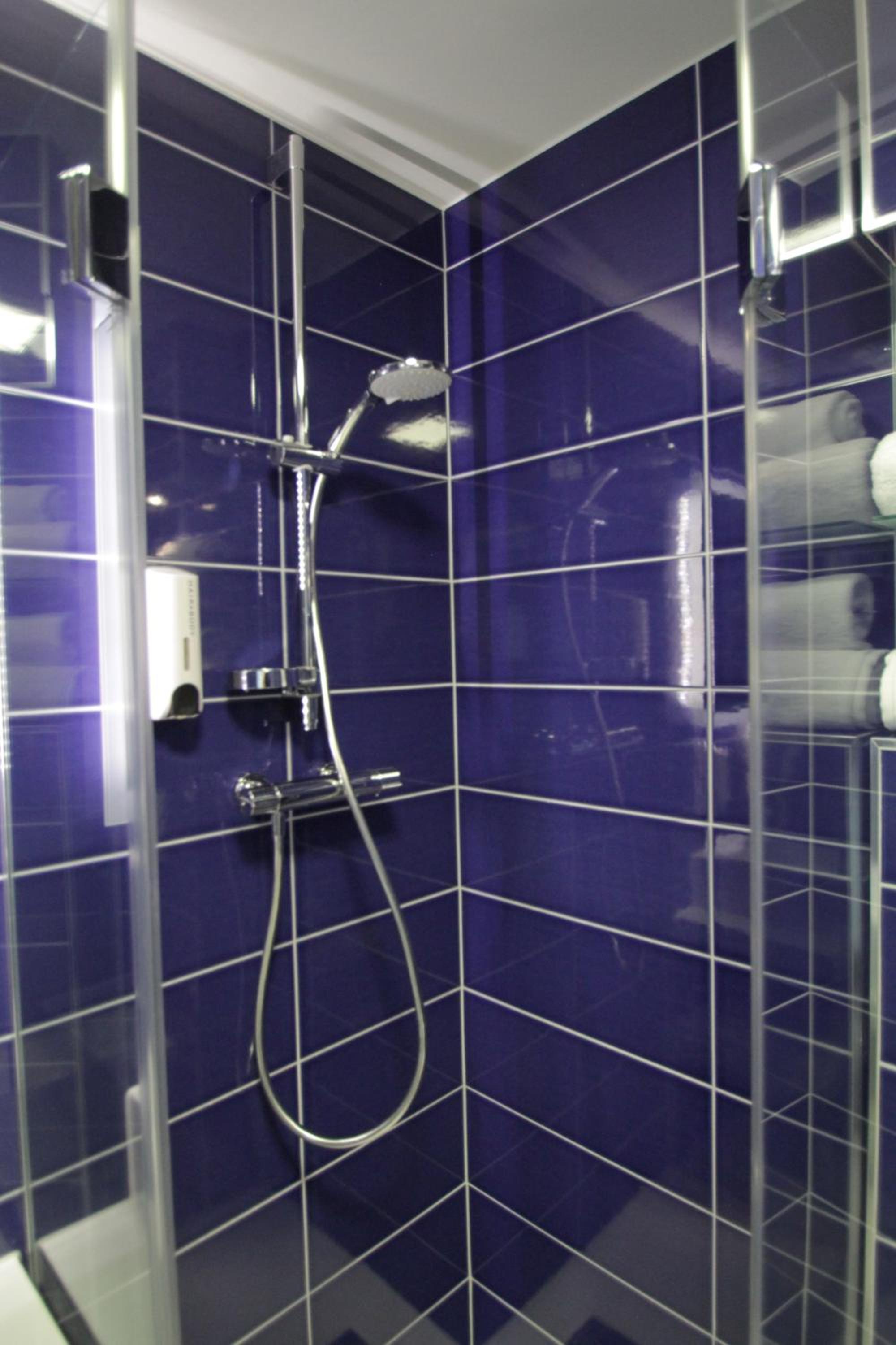 Double or Twin Room with Balcony - Photo 6