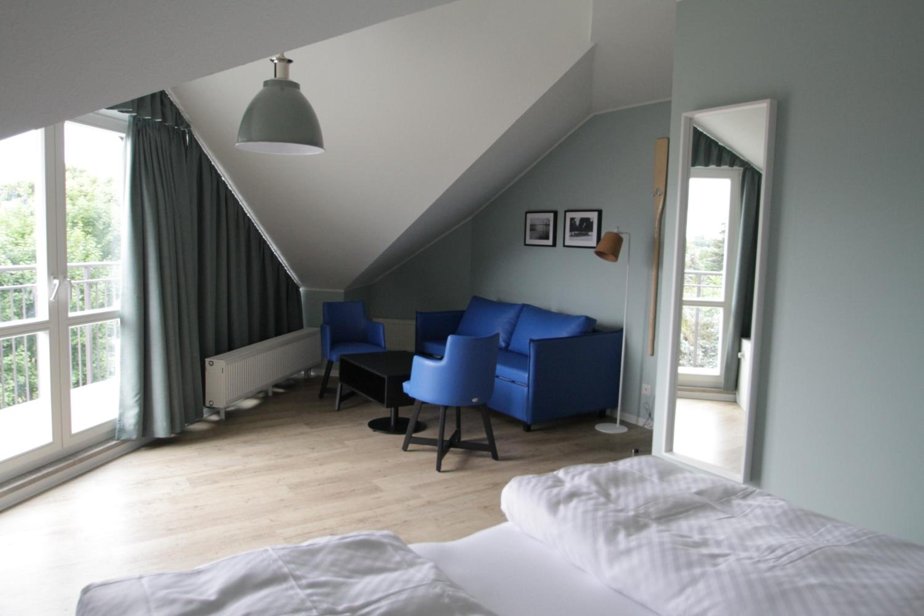 Studio with Balcony - Photo 9