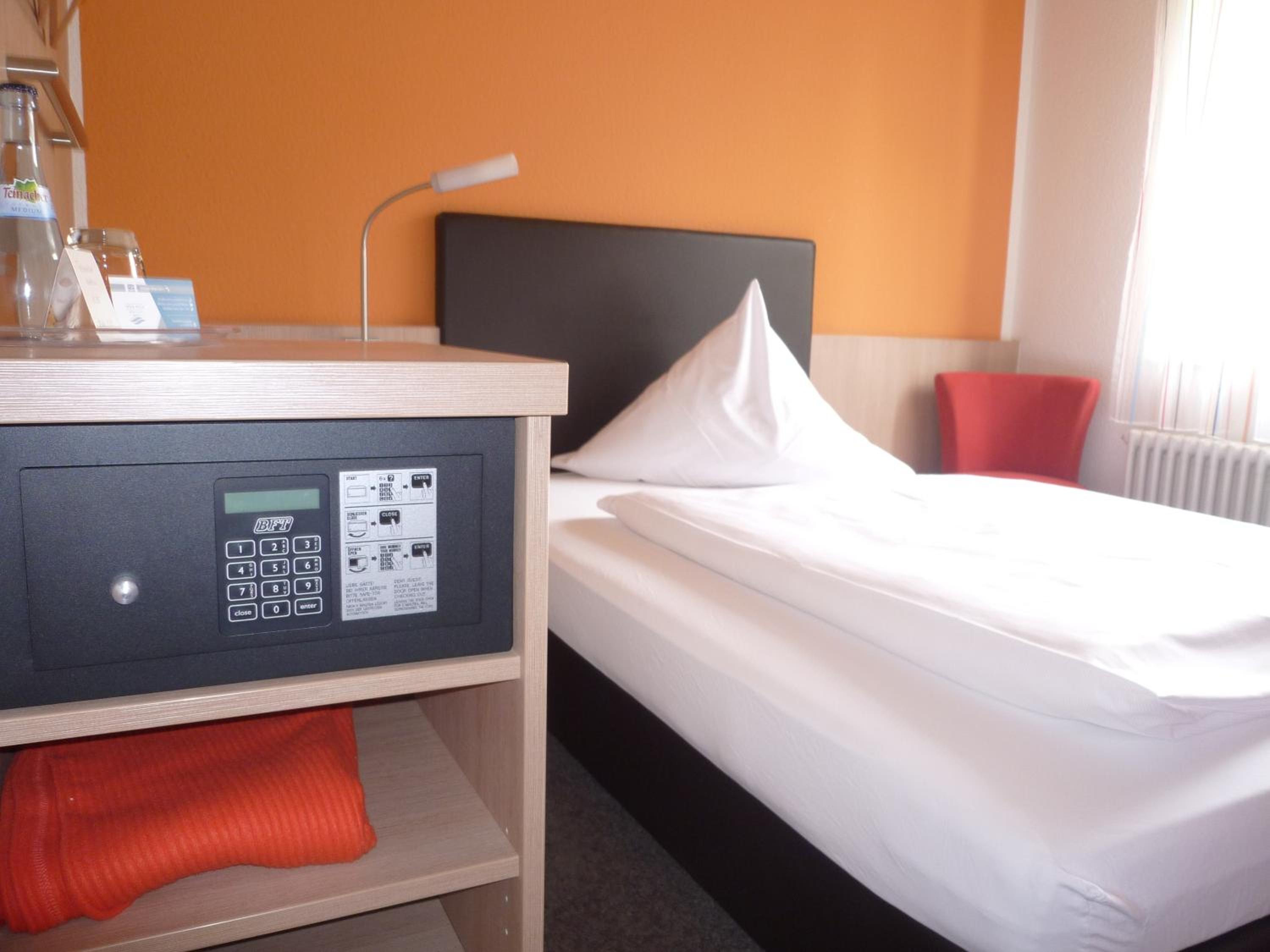 Single Room photo 2
