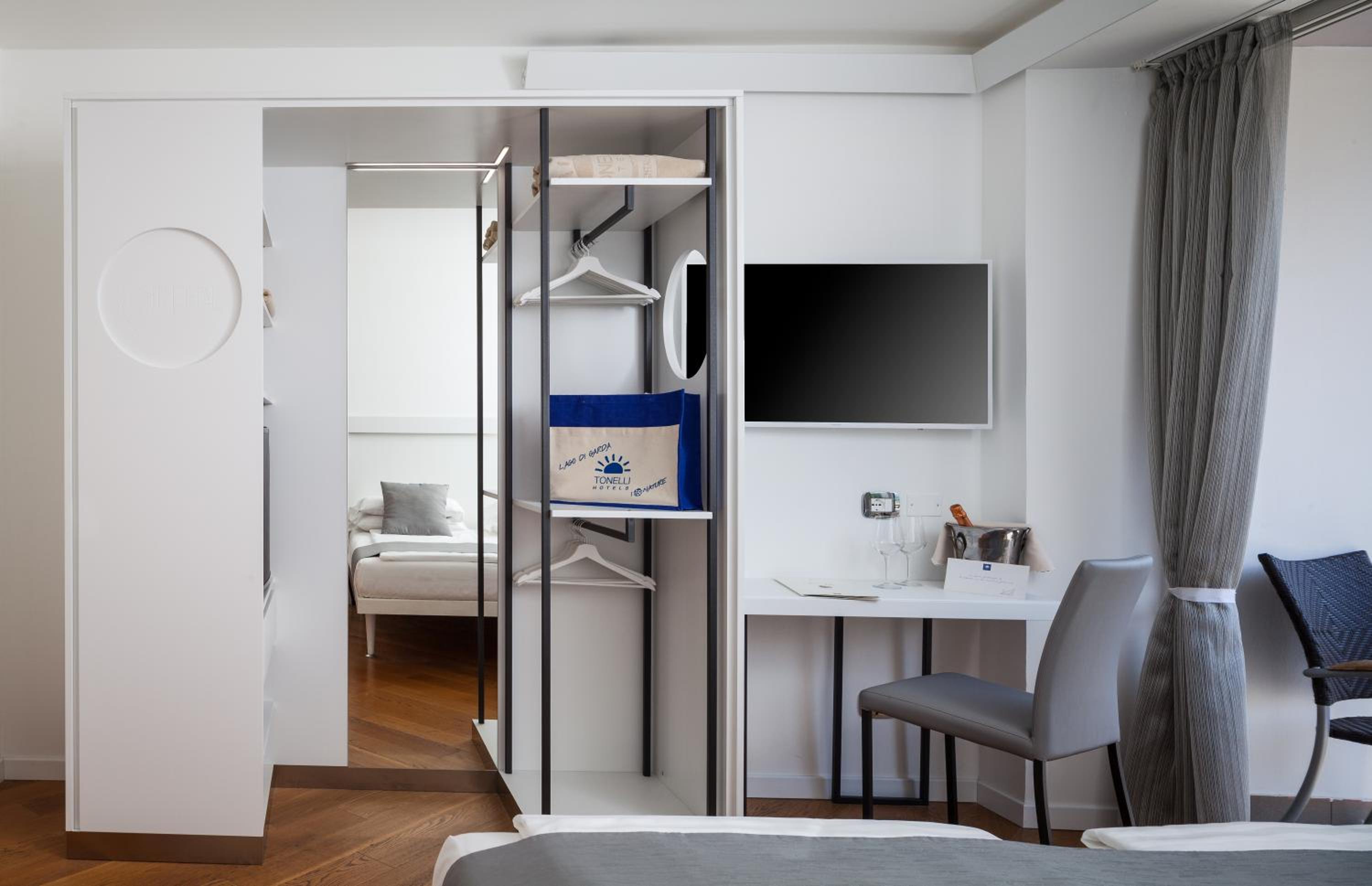 Superior Double or Twin Room with Balcony - Photo 4