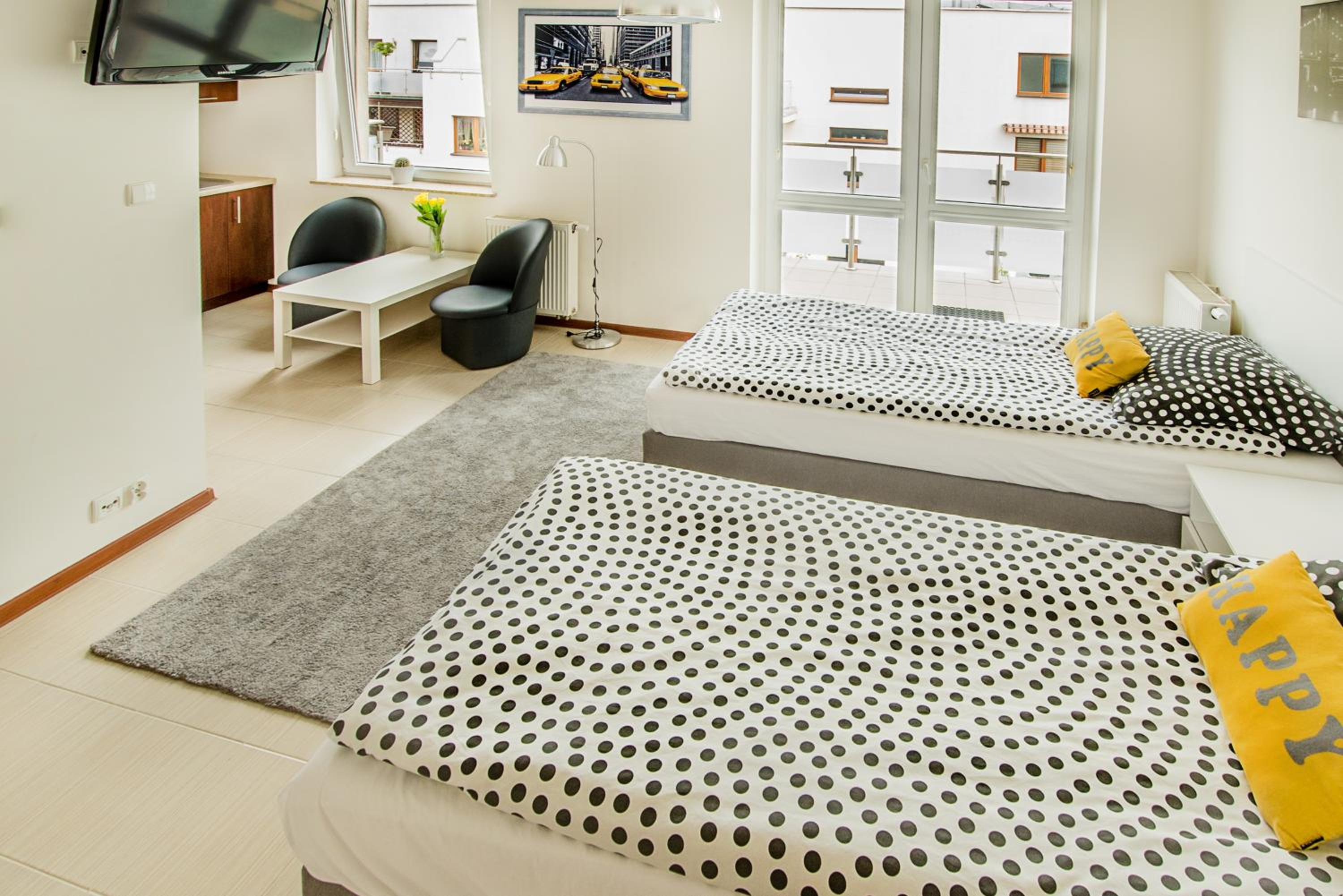 Studio Apartment - Photo 1
