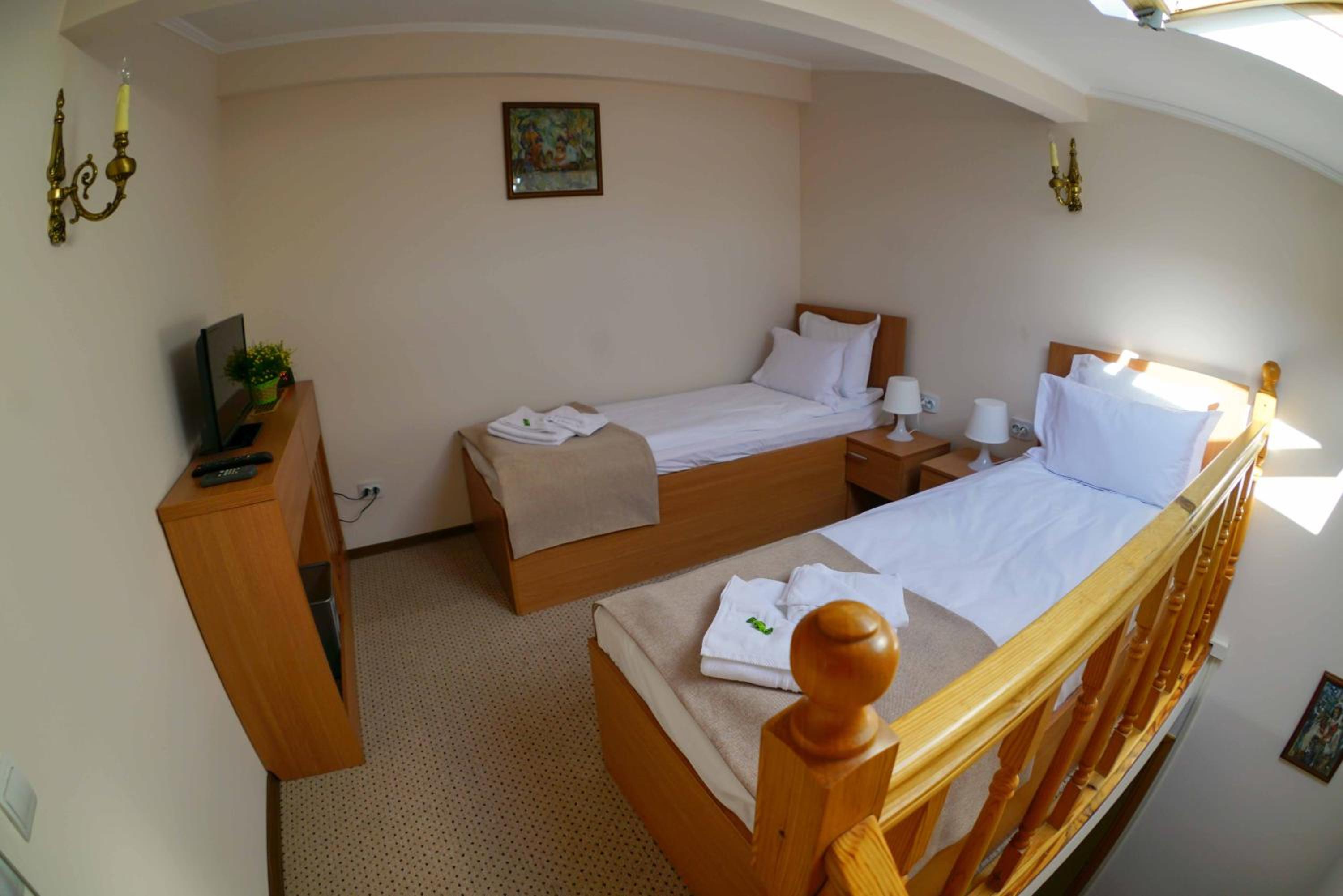 Double or Twin Room - Photo 10
