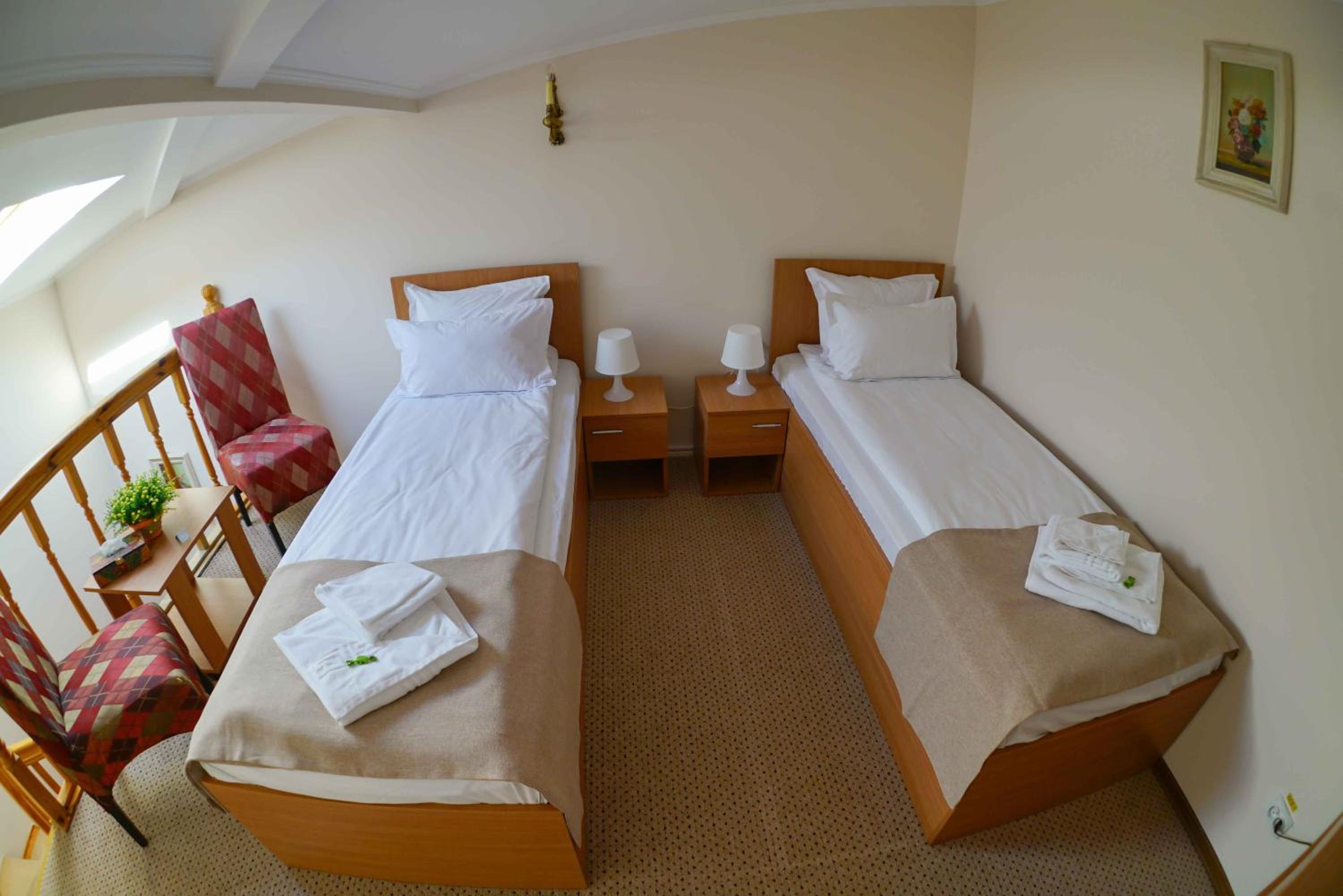 Double or Twin Room - Photo 9