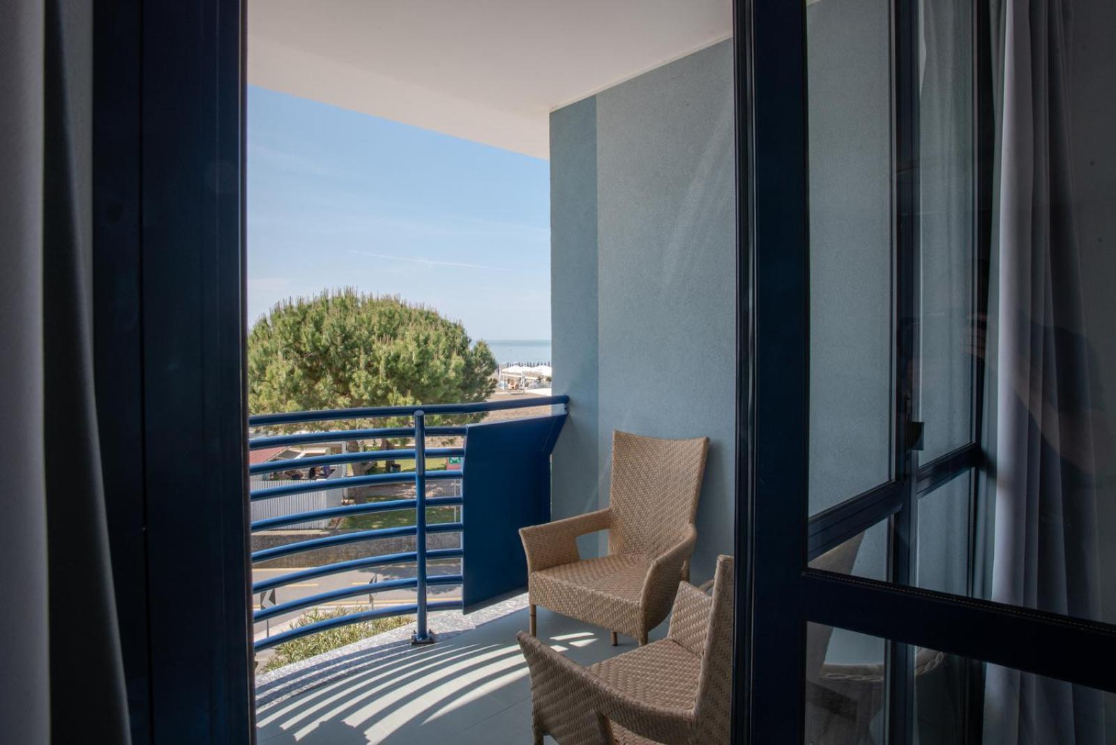 Double or Twin Room with Balcony - Photo 15