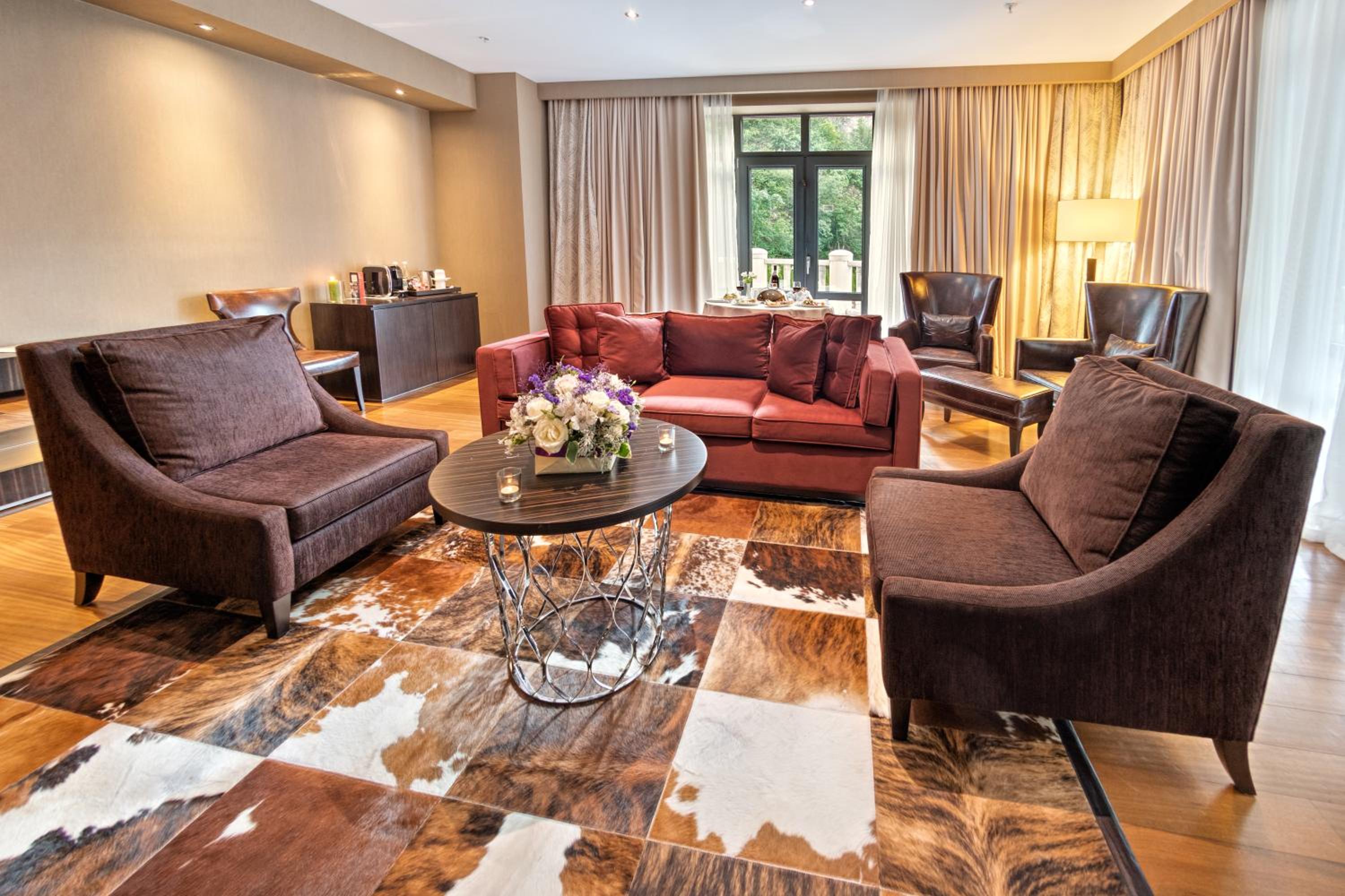 Junior King Suite with River View