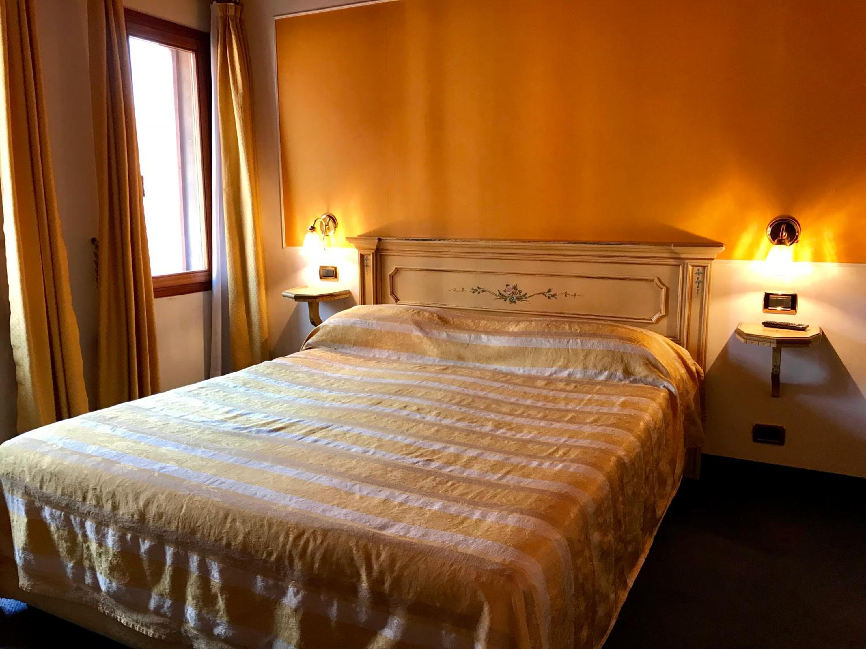 Economy Double Room photo 1