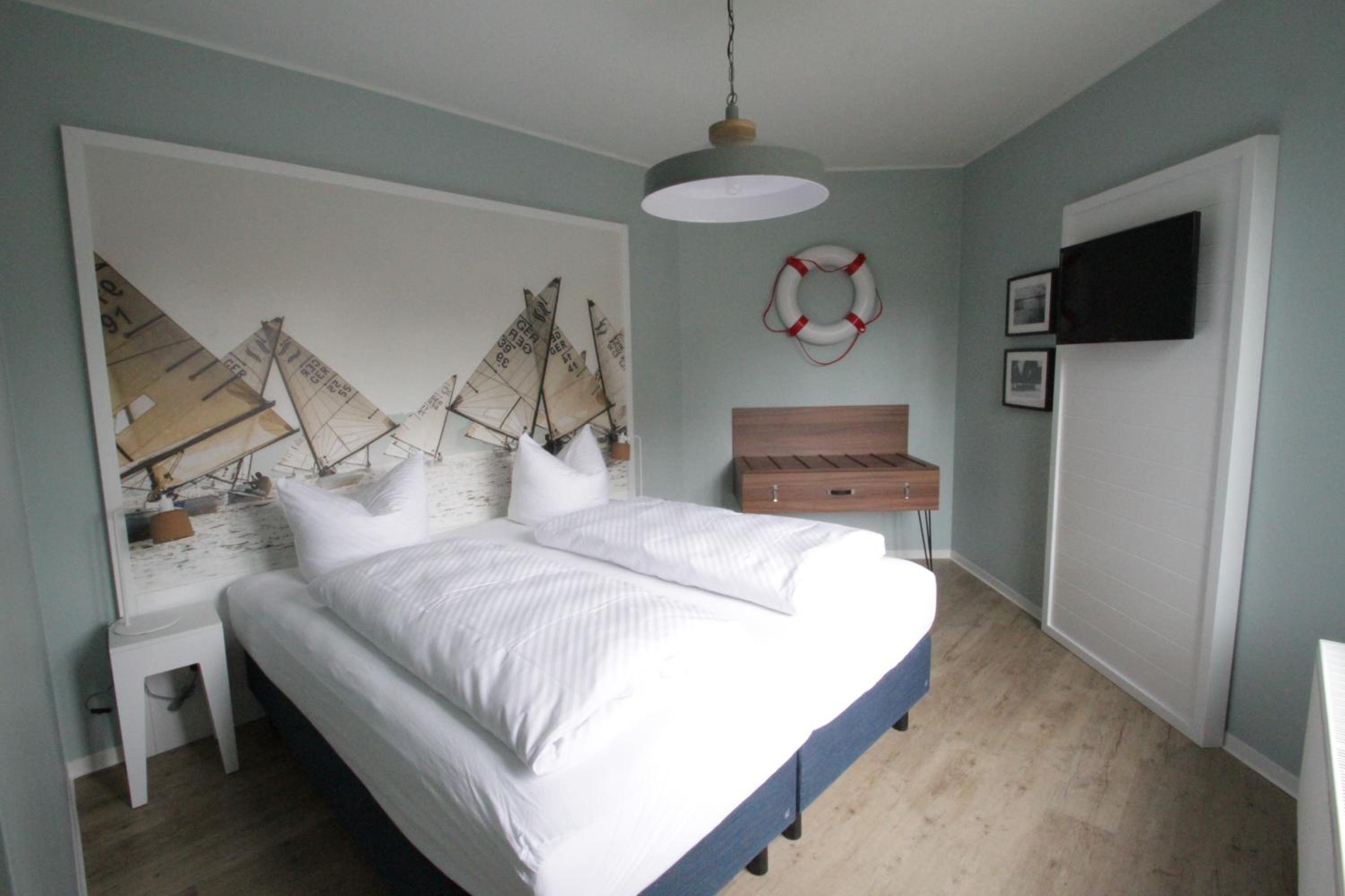 Junior Suite with Balcony - Photo 3